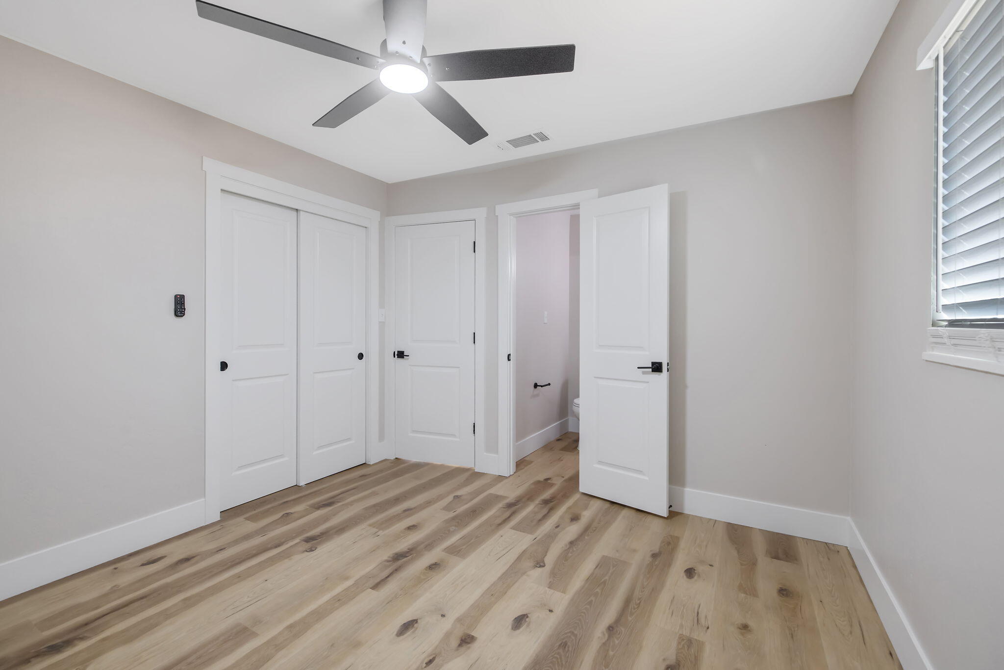 17 G St, Lemoore, CA 93245