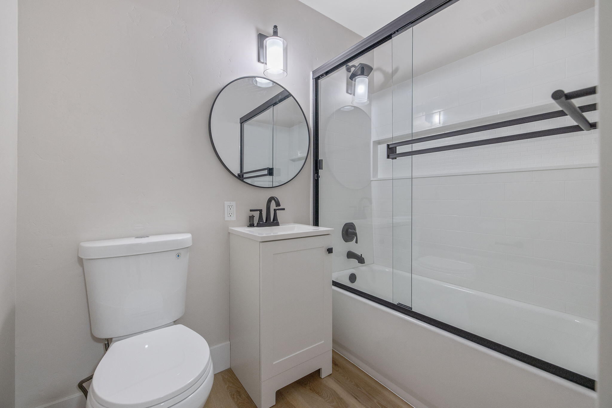 17 G St, Lemoore, CA 93245