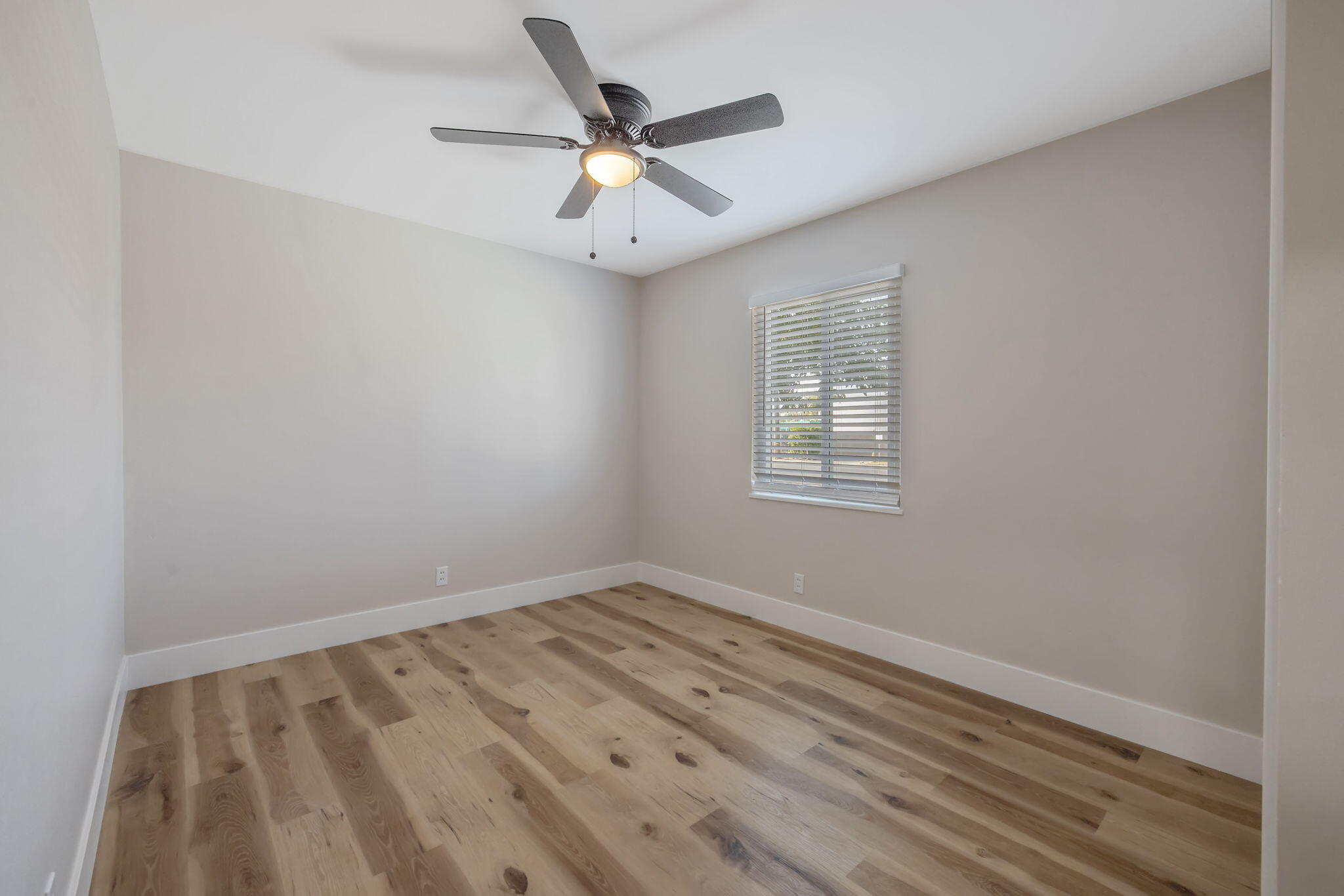 17 G St, Lemoore, CA 93245