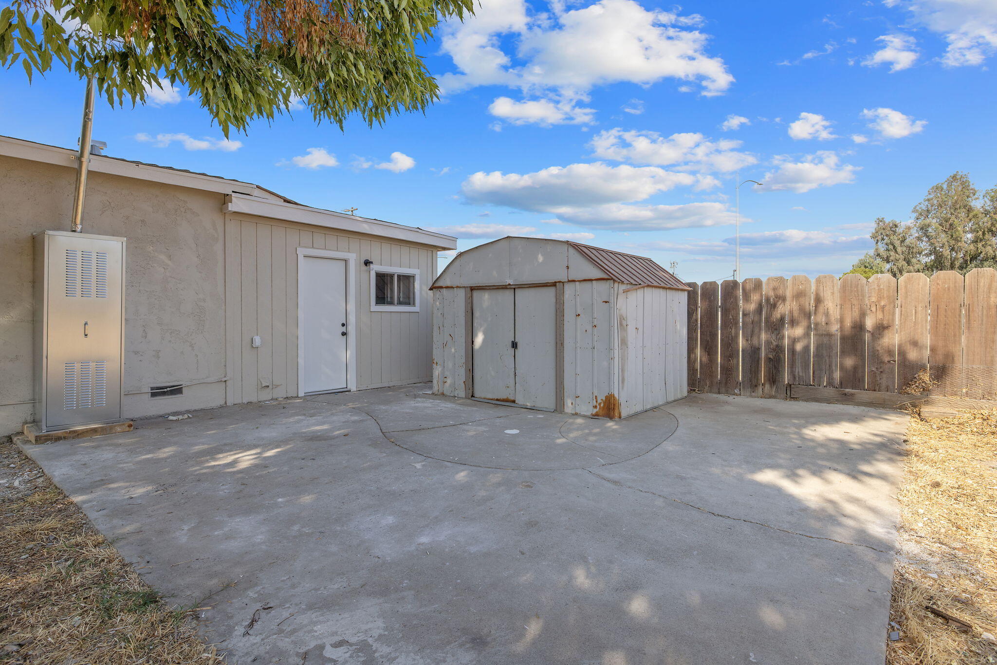 17 G St, Lemoore, CA 93245