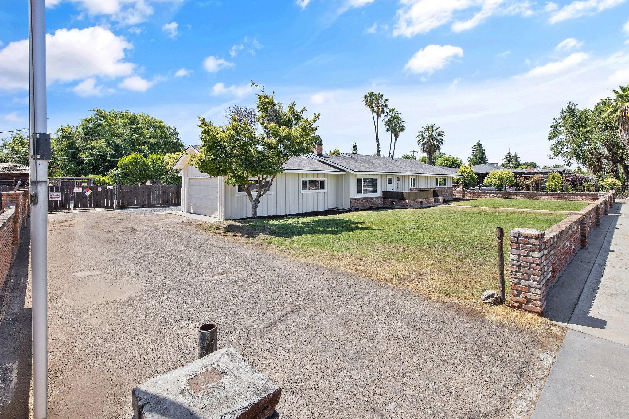 5075 N College Ave, Fresno, CA 93704