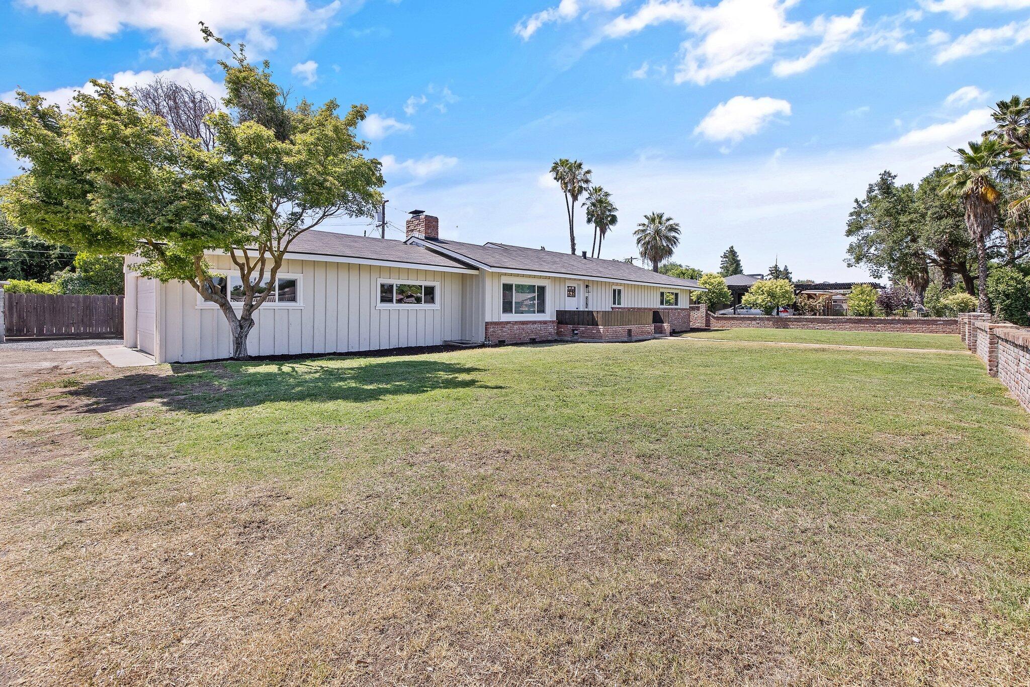 5075 N College Ave, Fresno, CA 93704