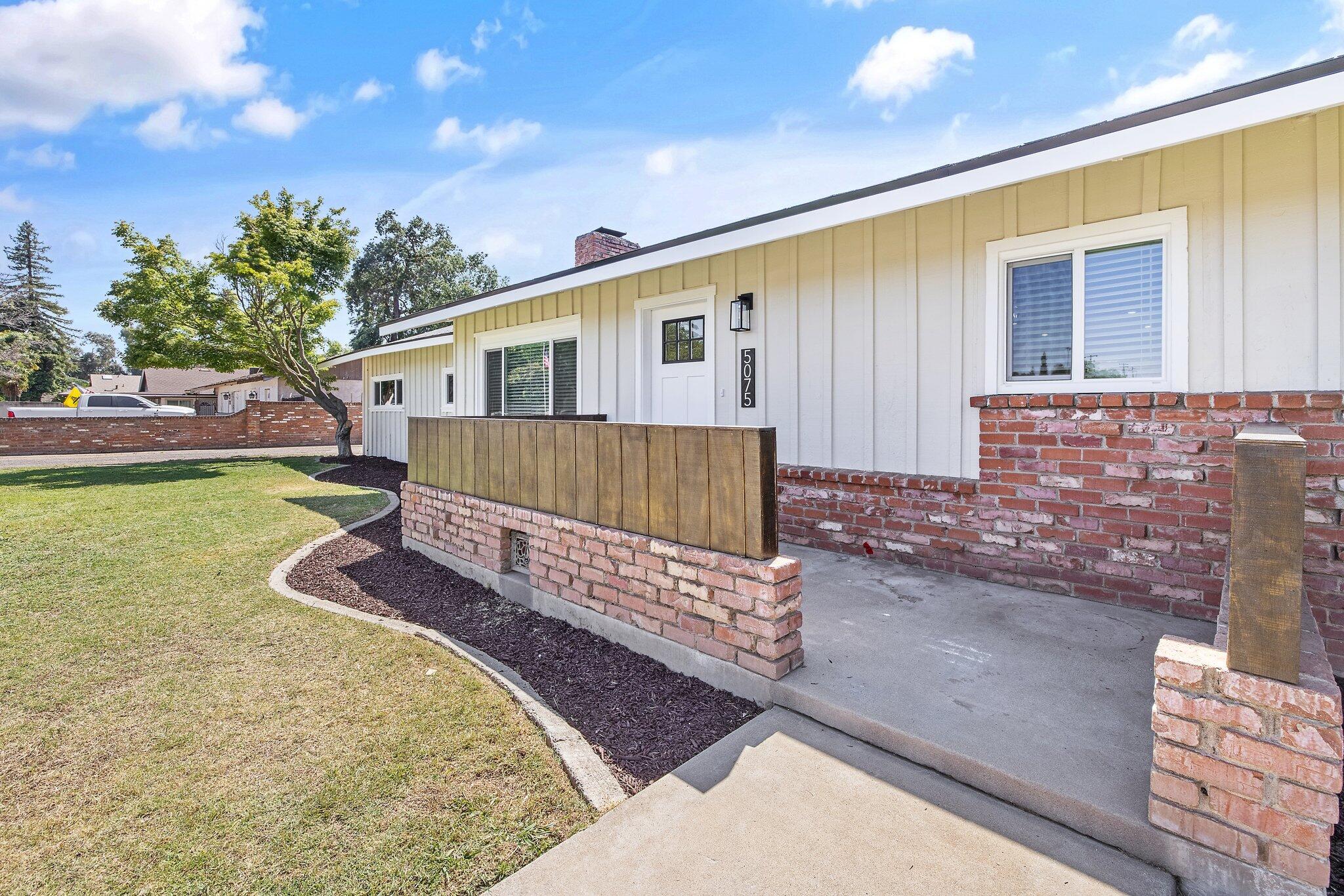 5075 N College Ave, Fresno, CA 93704