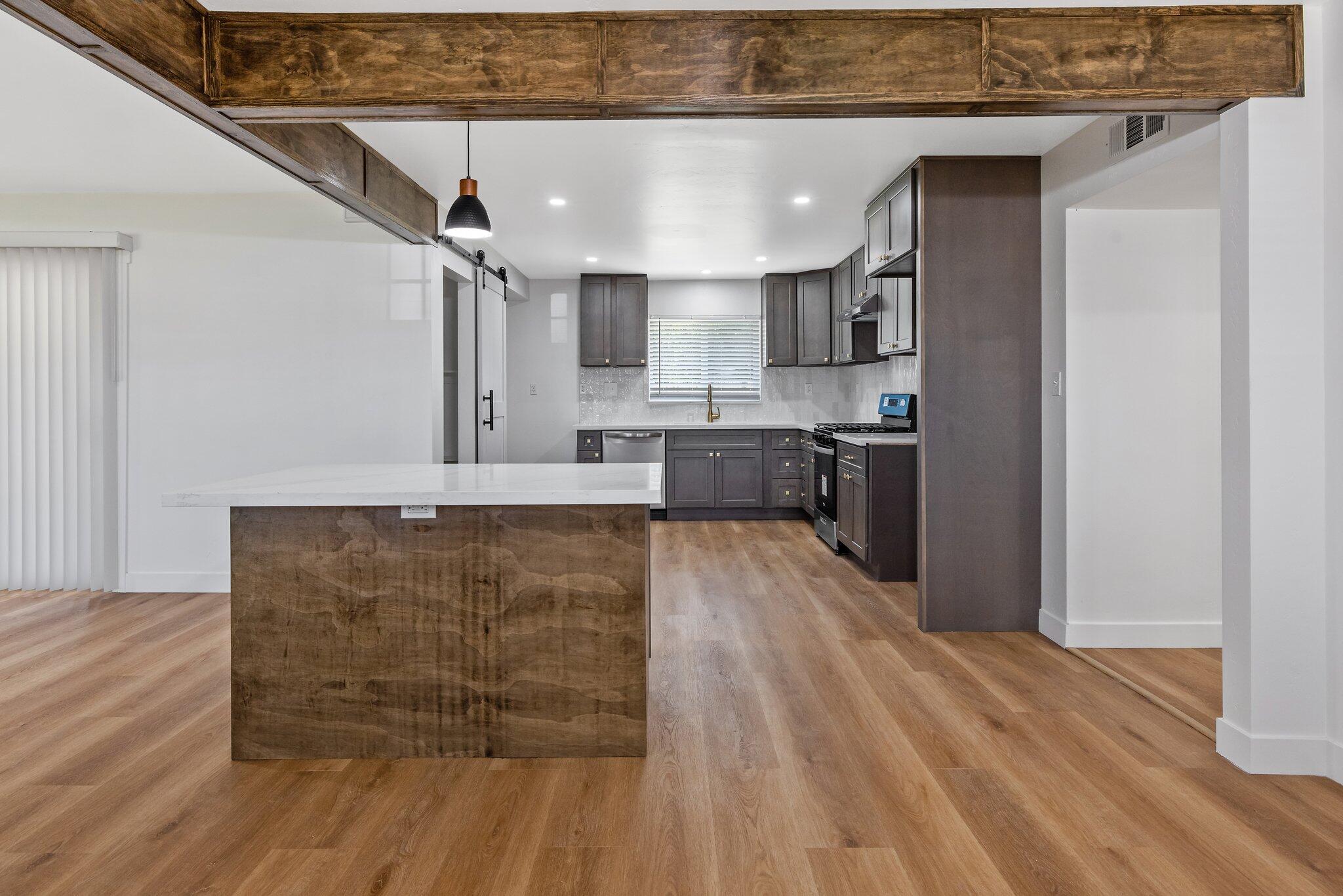 5075 N College Ave, Fresno, CA 93704