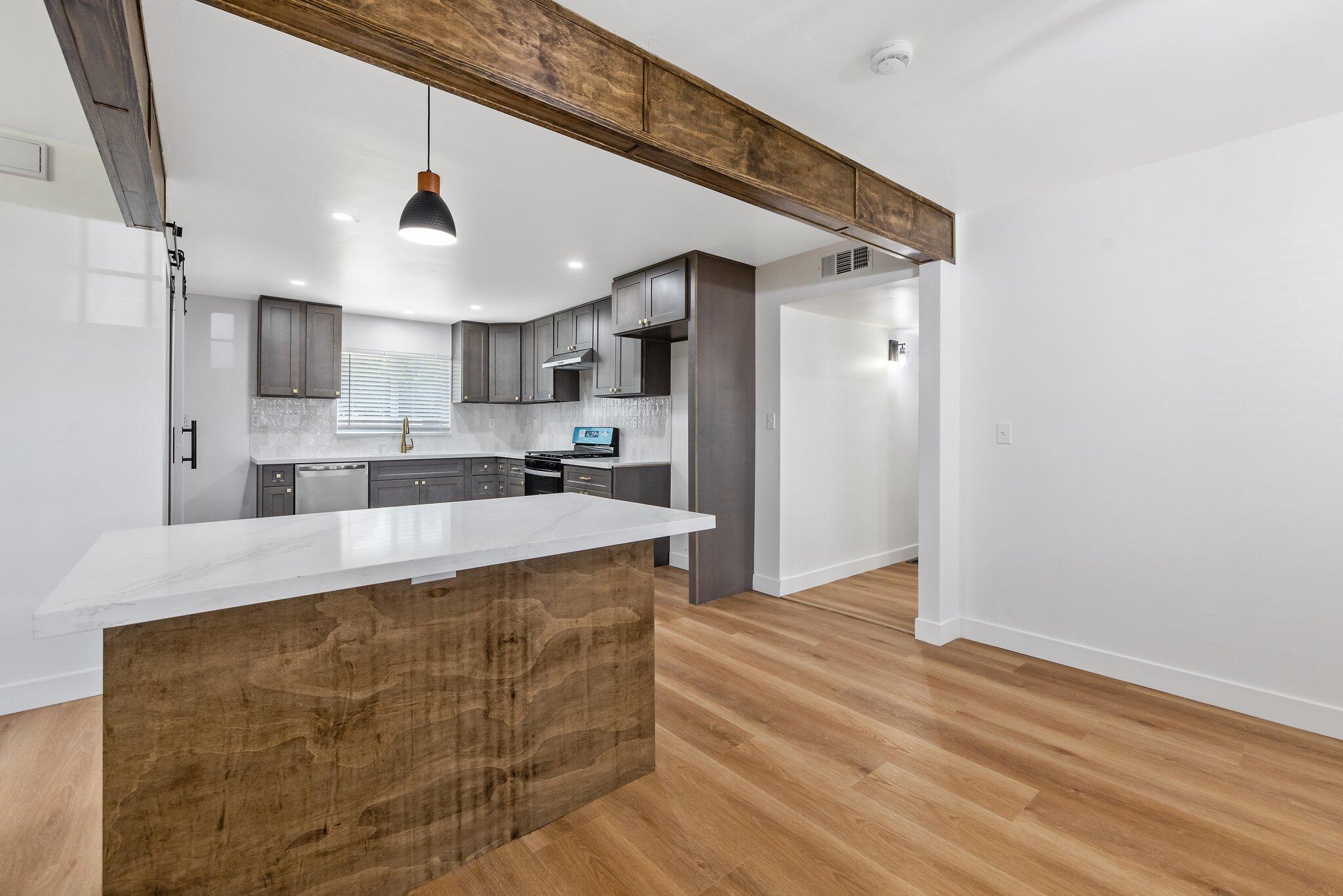 5075 N College Ave, Fresno, CA 93704