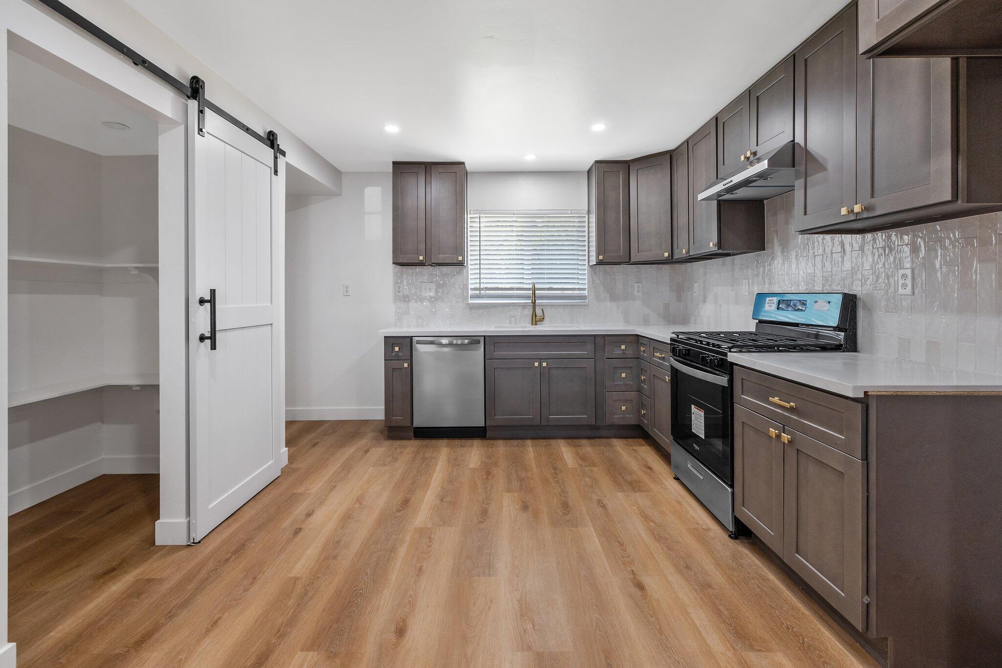 5075 N College Ave, Fresno, CA 93704