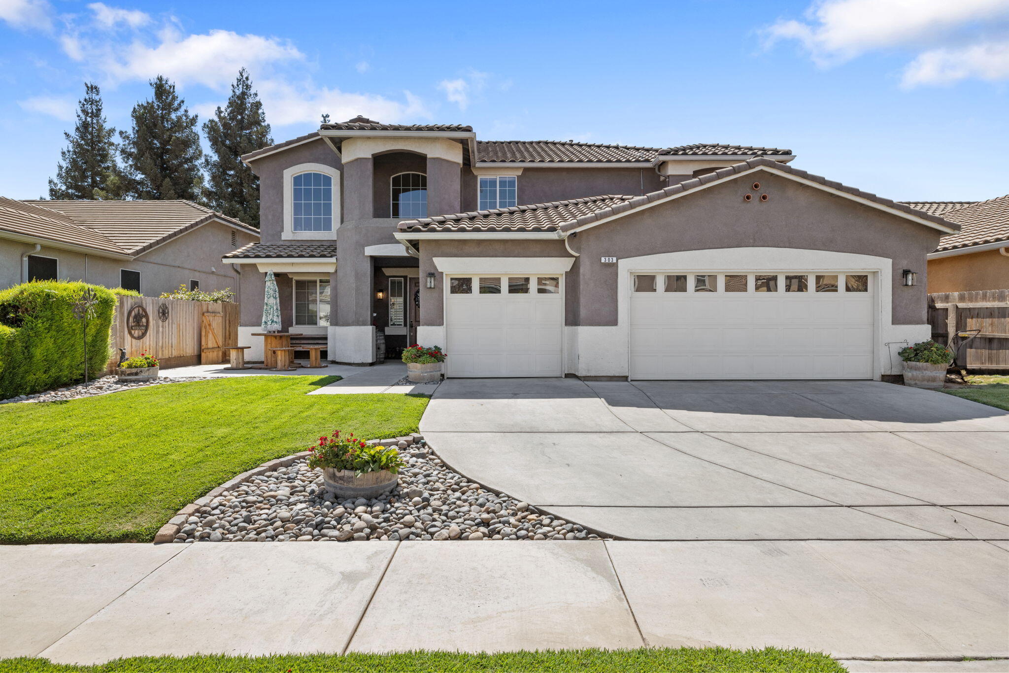 303 E Elkhorn Ave, Visalia, CA 93277