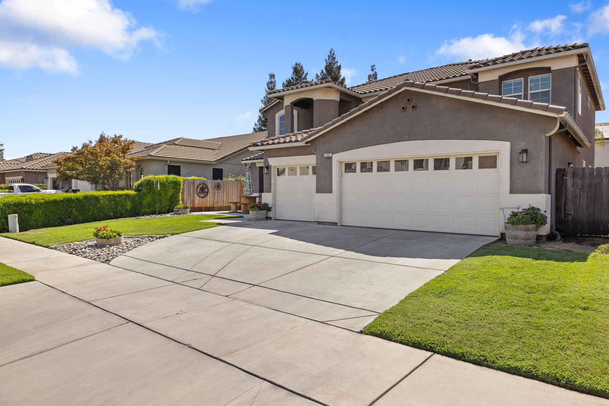 303 E Elkhorn Ave, Visalia, CA 93277