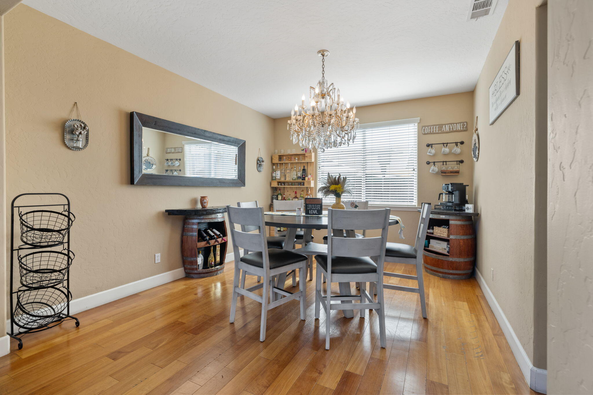 303 E Elkhorn Ave, Visalia, CA 93277