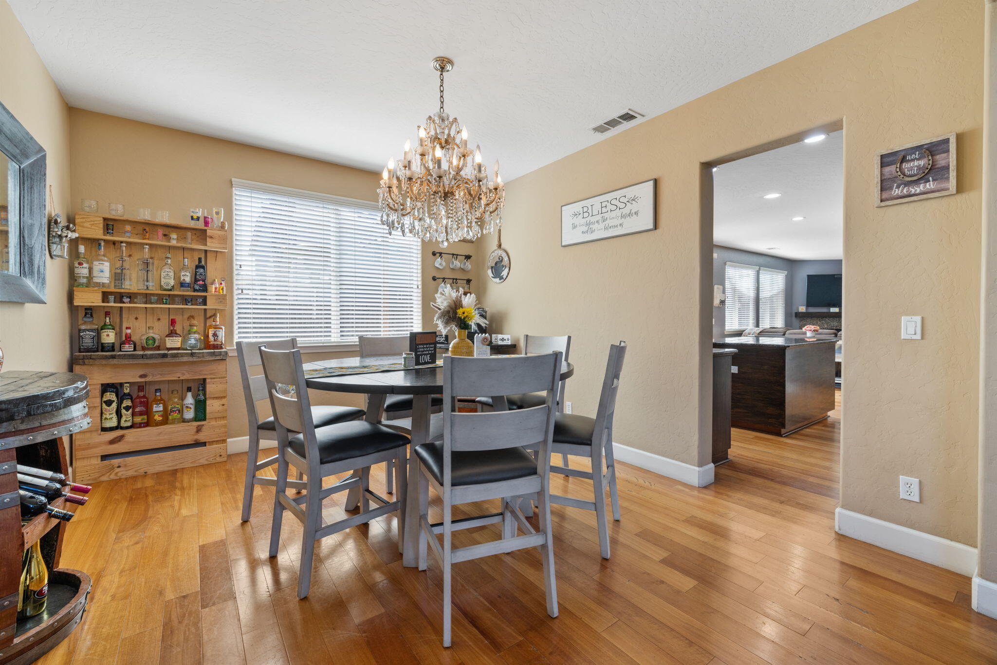 303 E Elkhorn Ave, Visalia, CA 93277