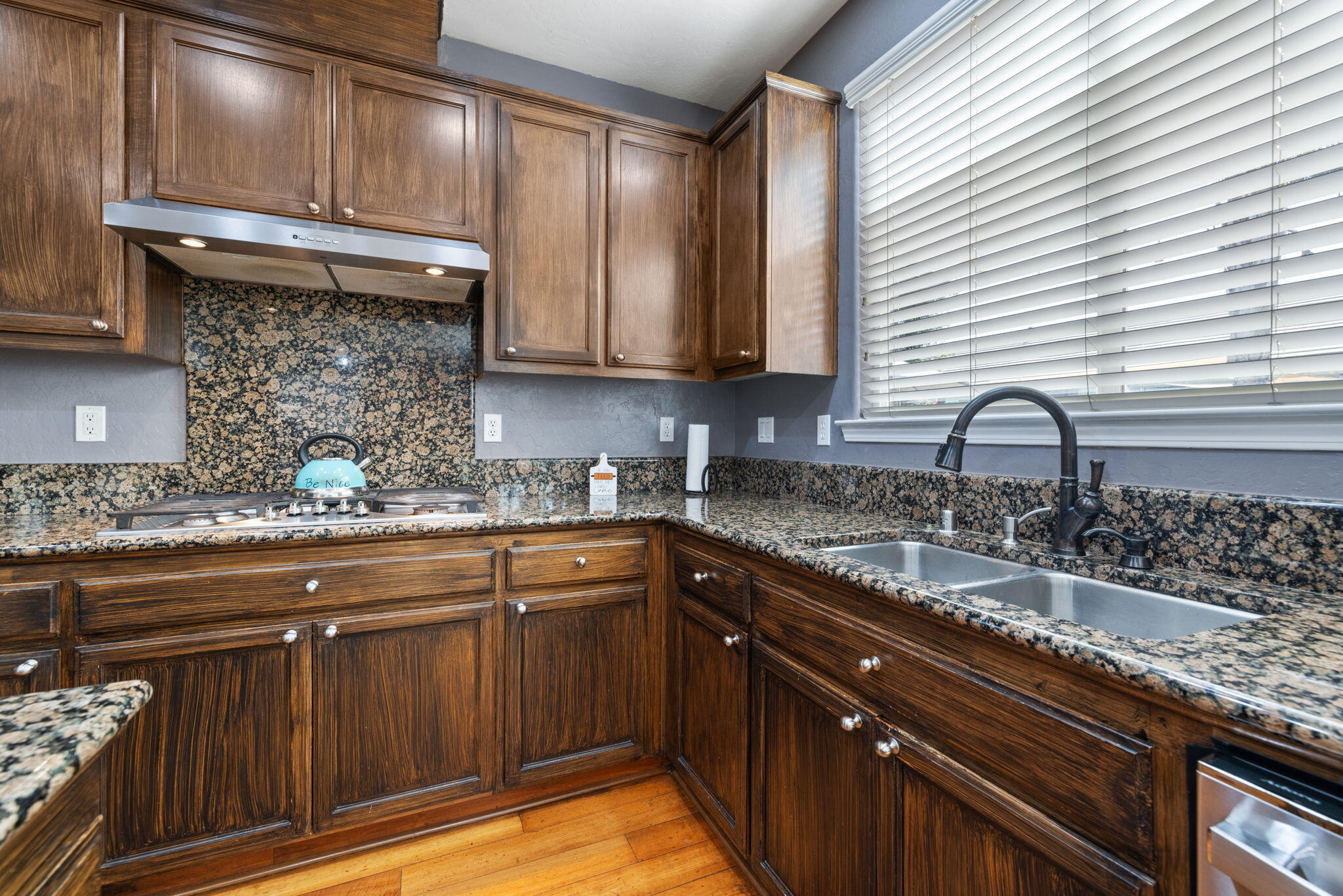 303 E Elkhorn Ave, Visalia, CA 93277