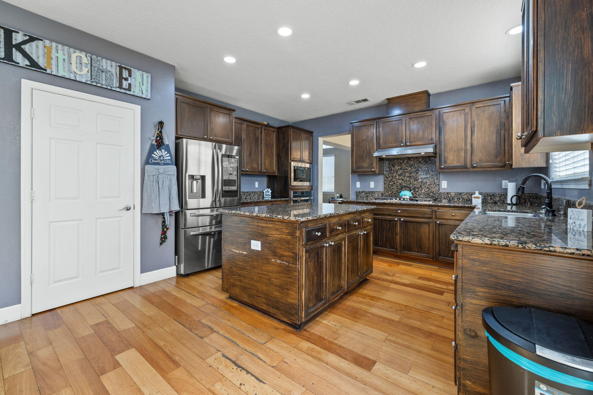 303 E Elkhorn Ave, Visalia, CA 93277