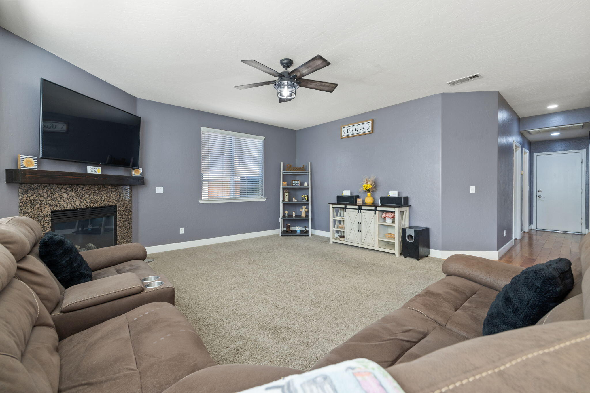 303 E Elkhorn Ave, Visalia, CA 93277