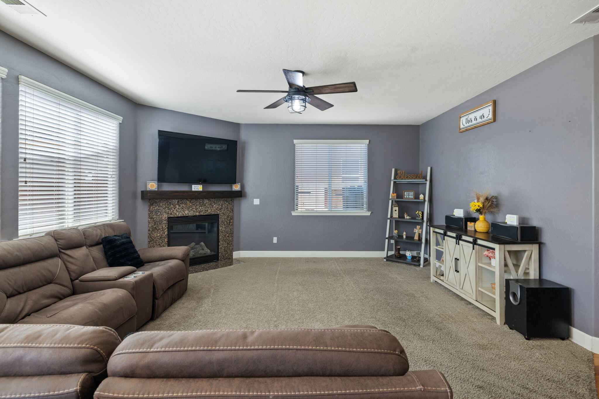 303 E Elkhorn Ave, Visalia, CA 93277