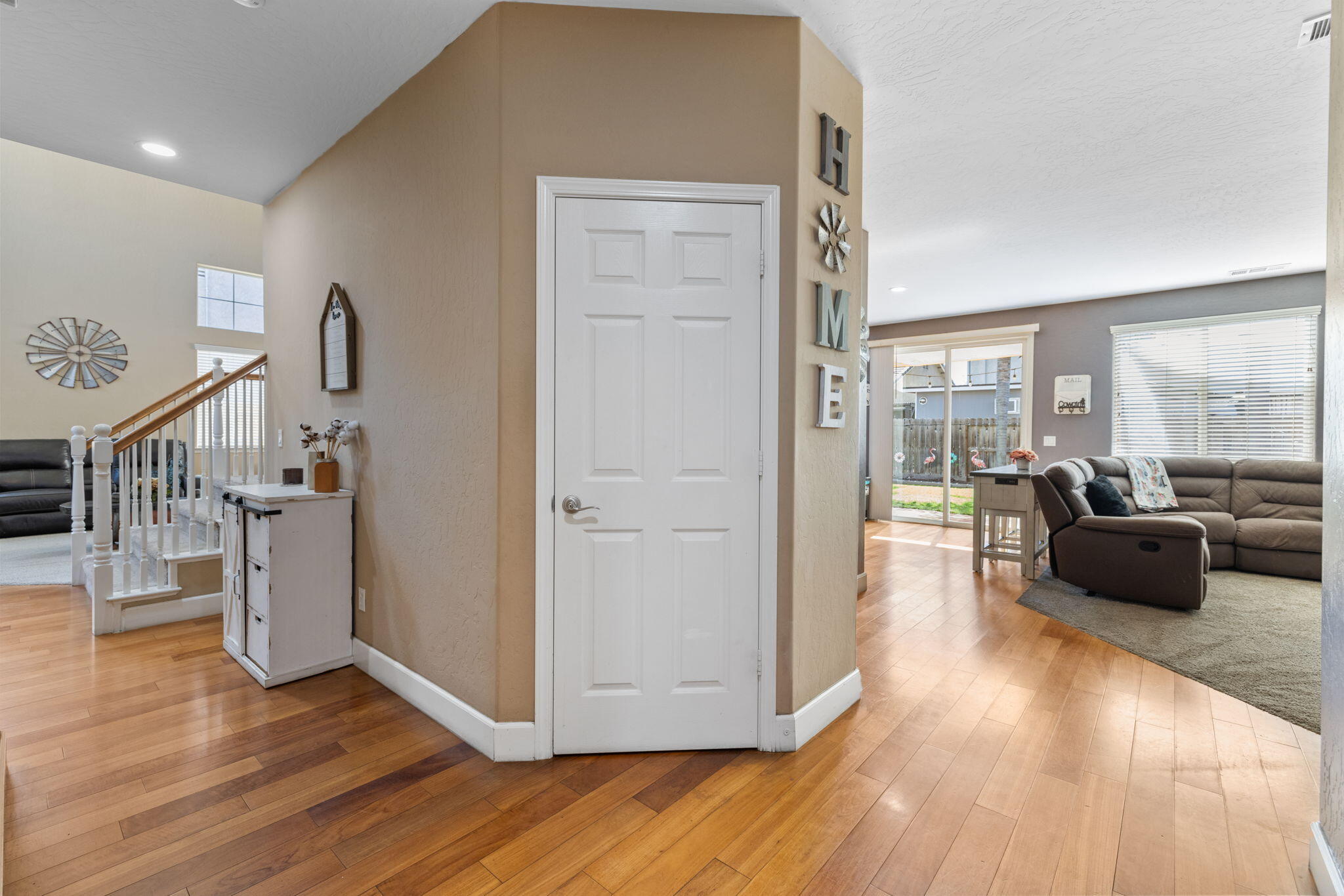 303 E Elkhorn Ave, Visalia, CA 93277