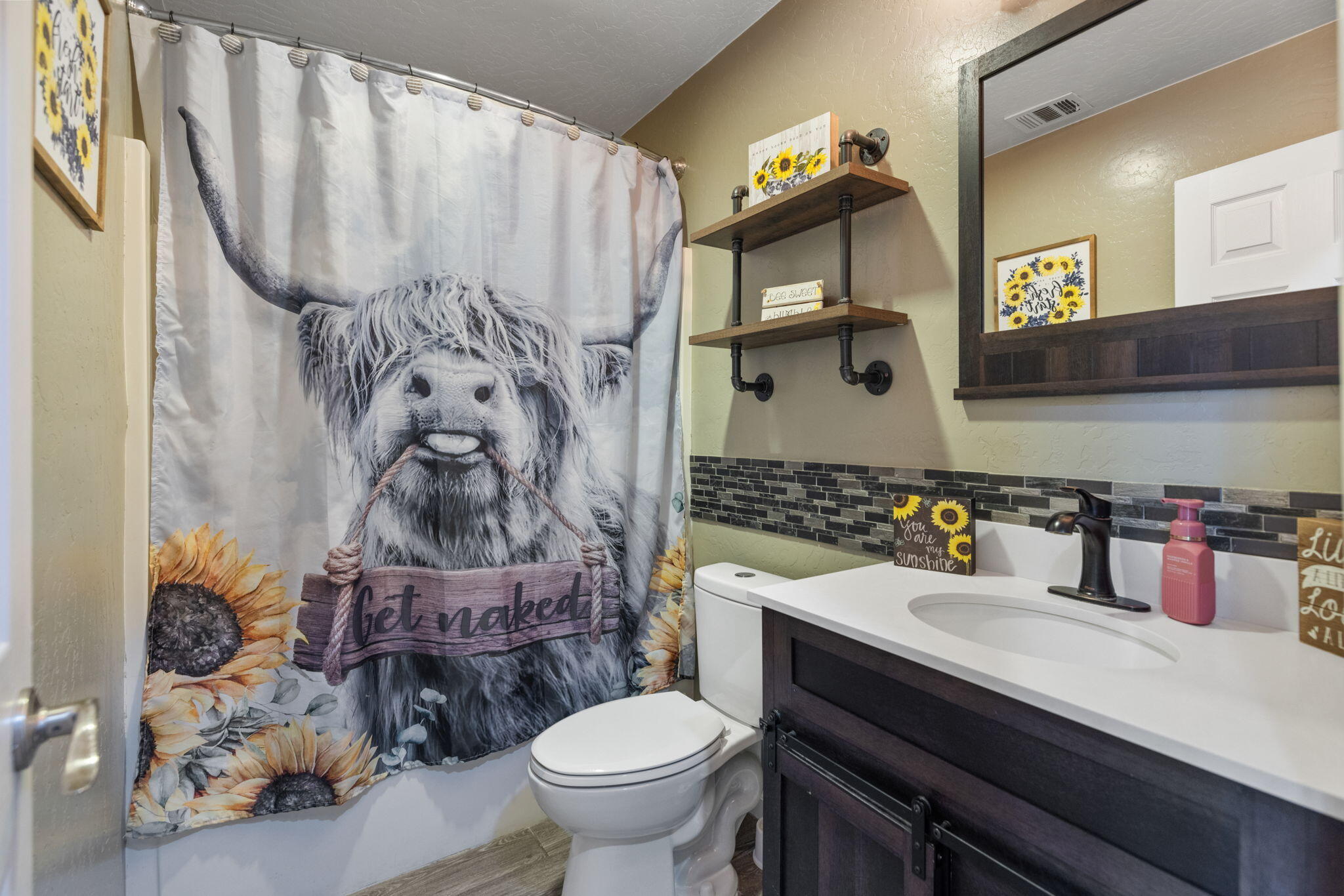 303 E Elkhorn Ave, Visalia, CA 93277