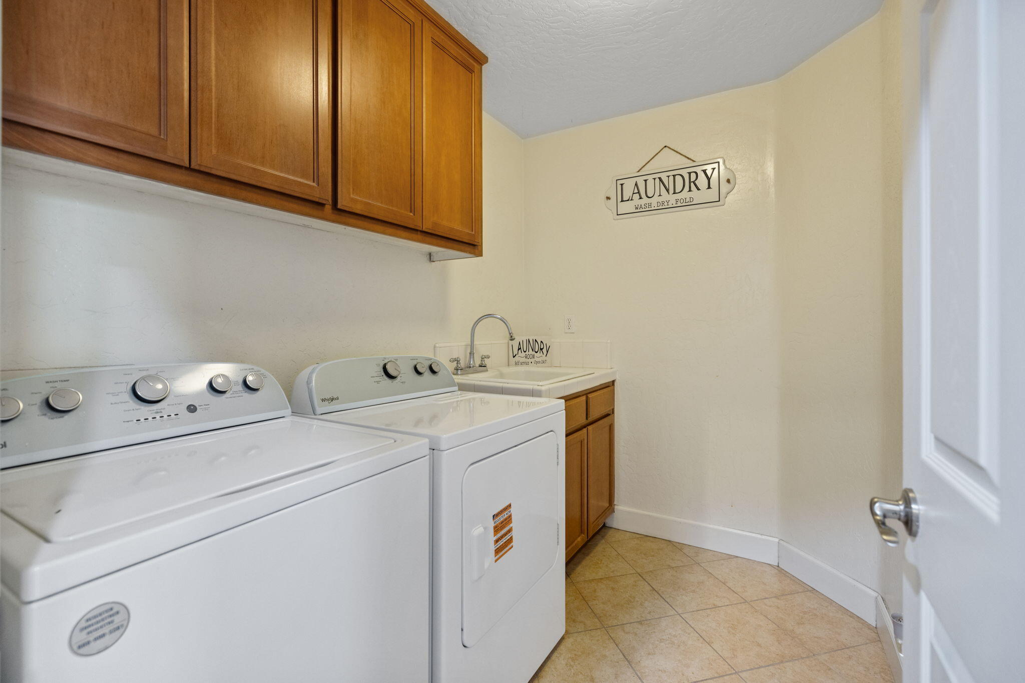 303 E Elkhorn Ave, Visalia, CA 93277