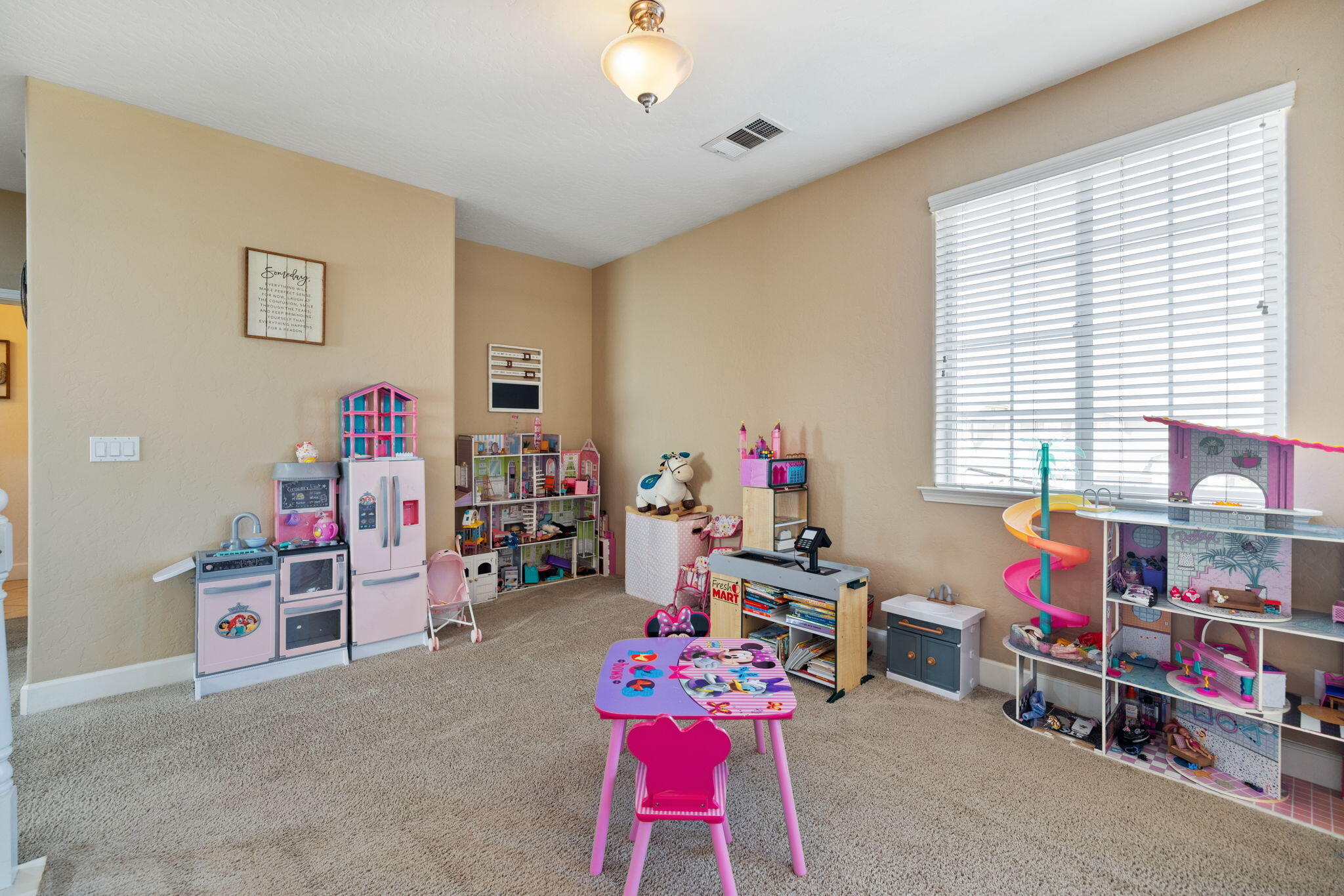 303 E Elkhorn Ave, Visalia, CA 93277