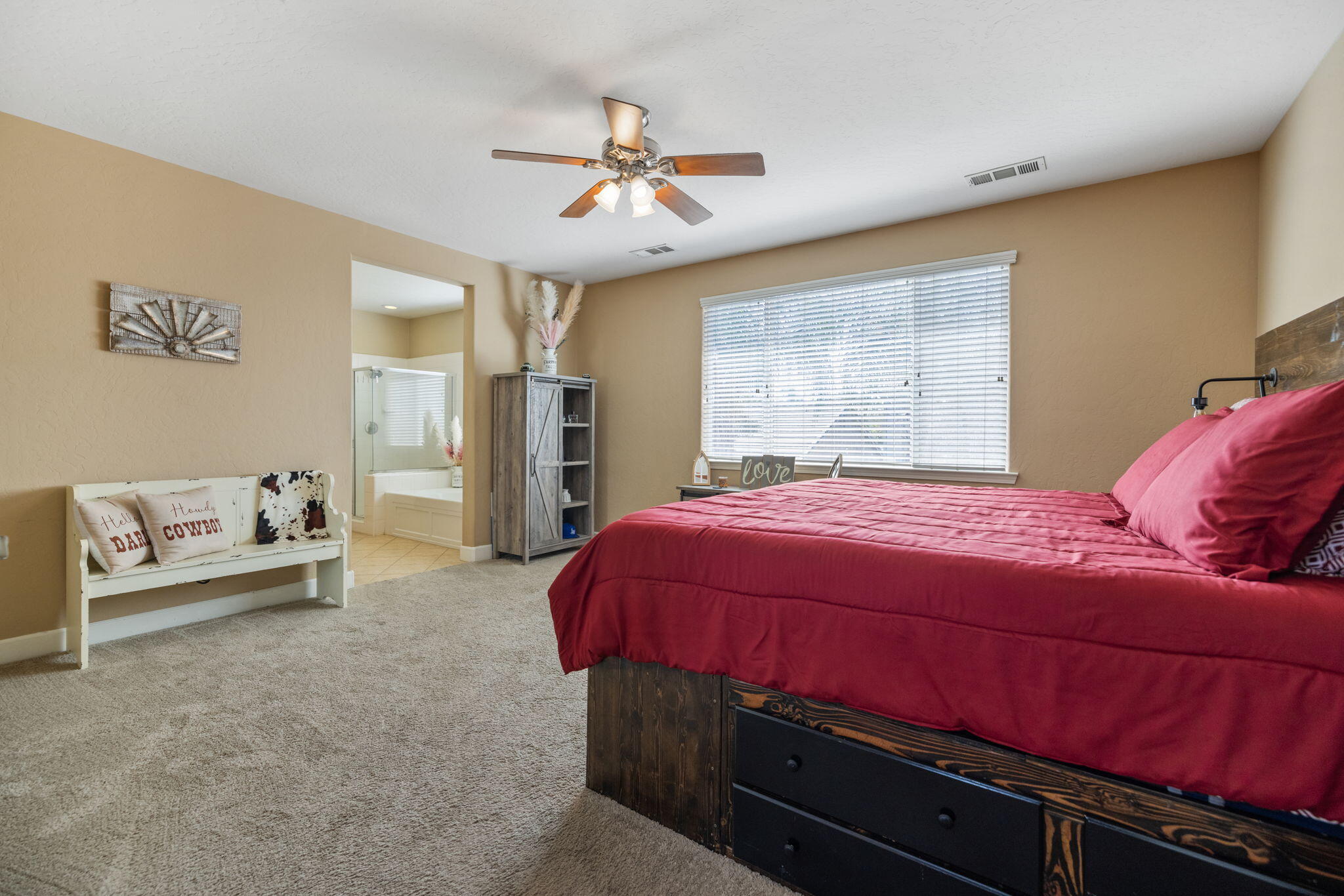 303 E Elkhorn Ave, Visalia, CA 93277