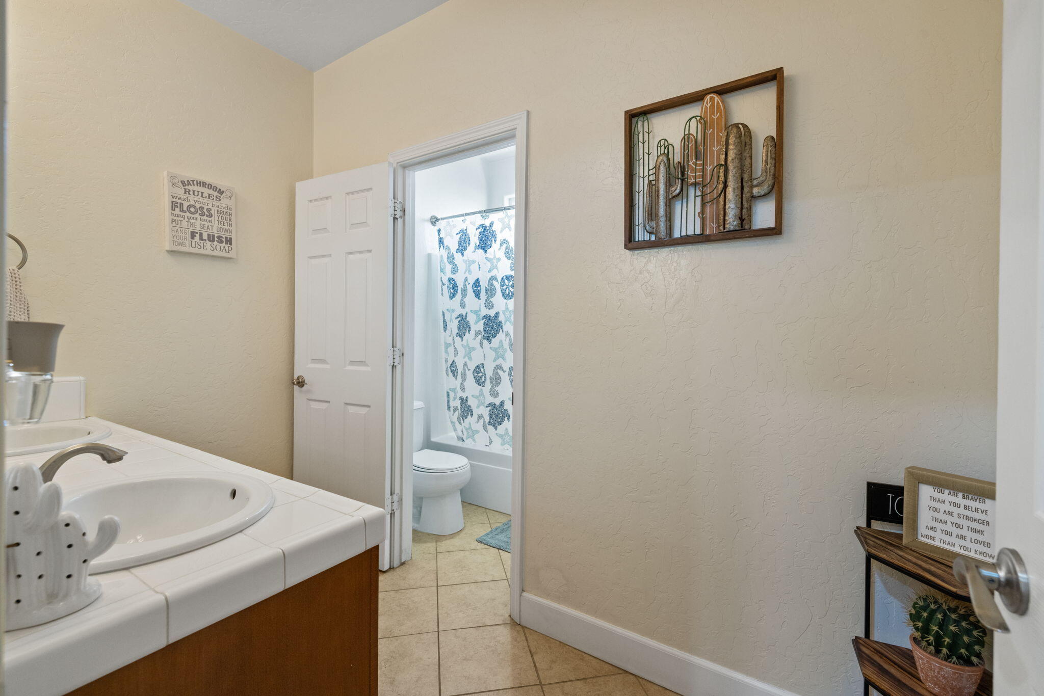 303 E Elkhorn Ave, Visalia, CA 93277