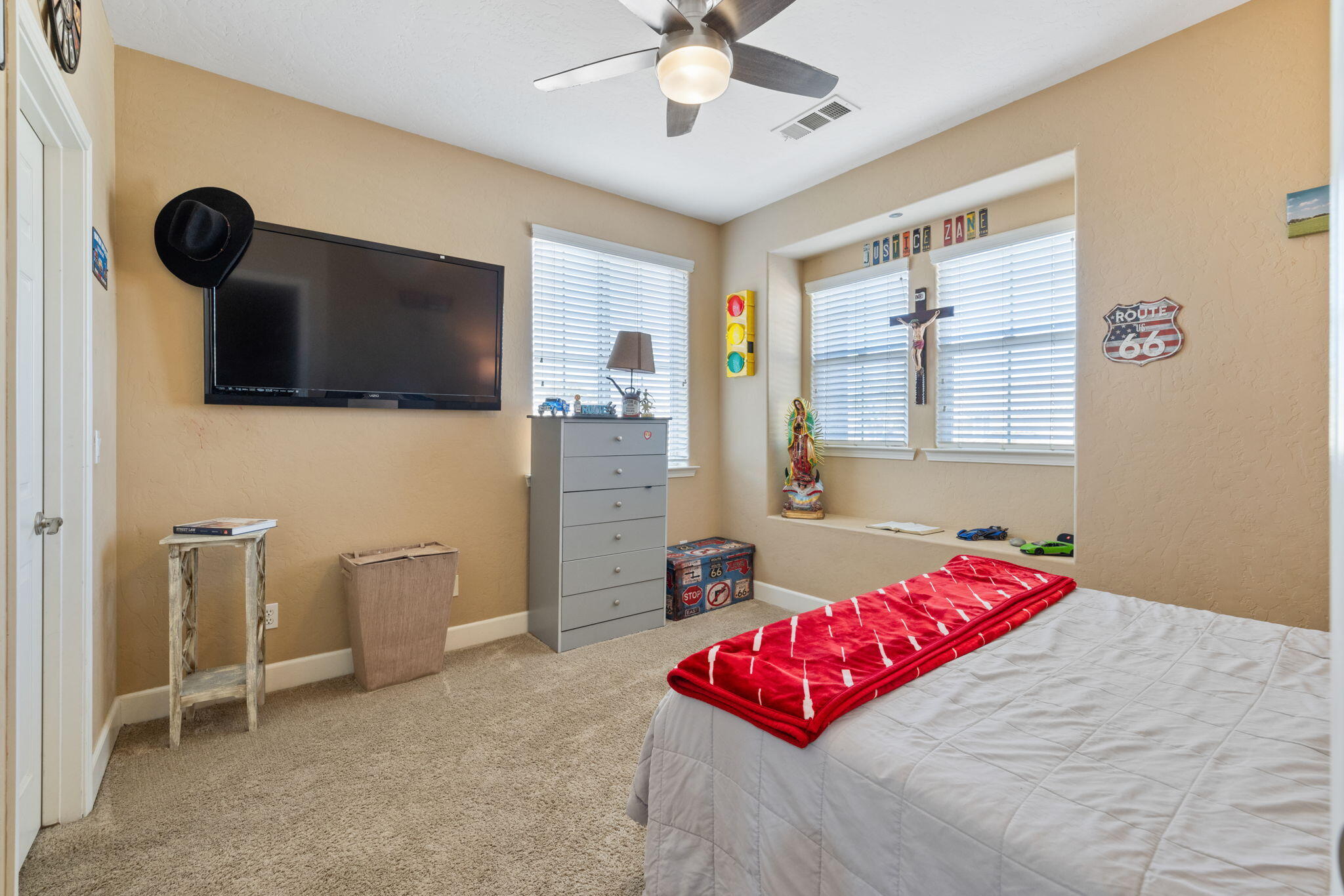 303 E Elkhorn Ave, Visalia, CA 93277