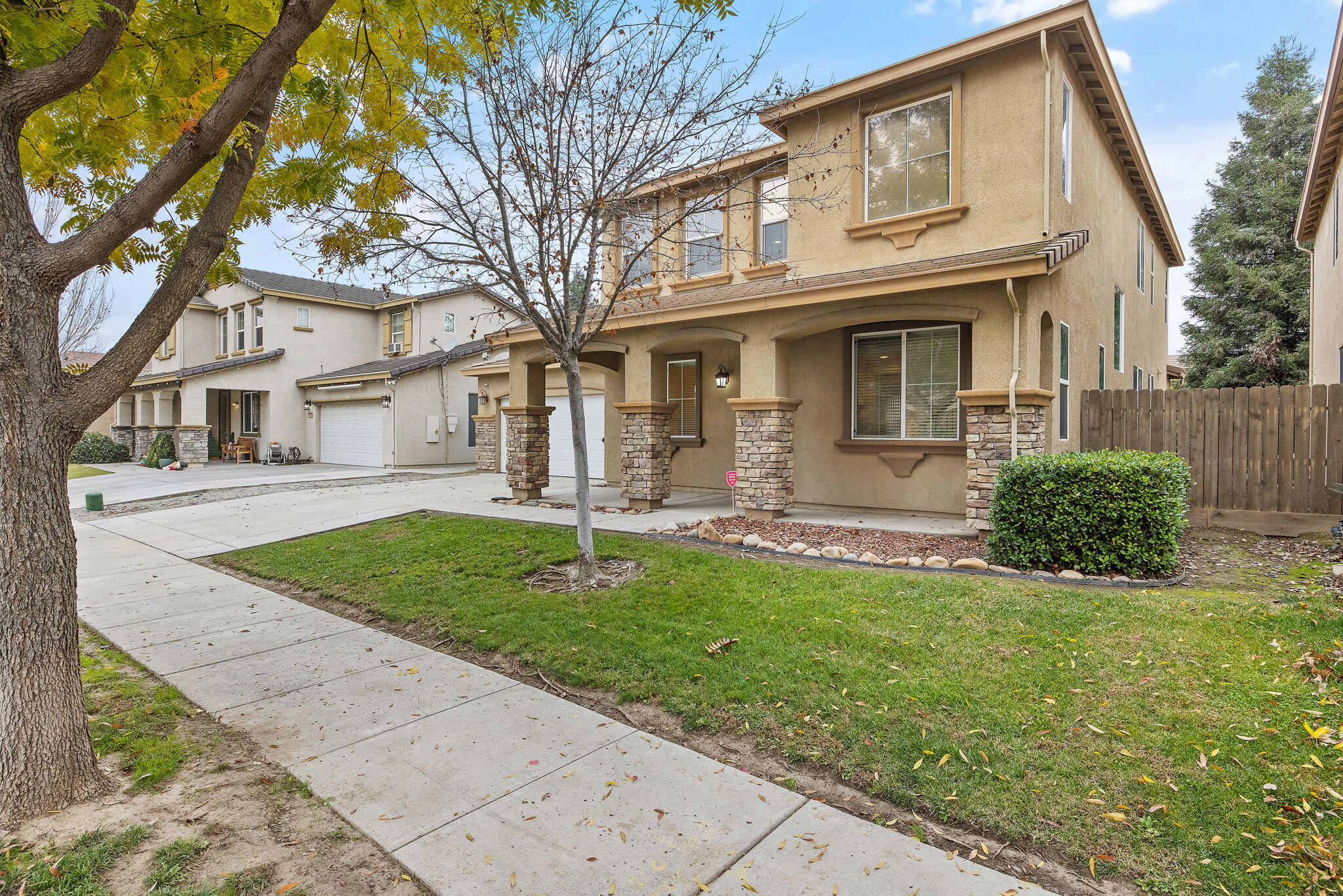 4112 W Clinton Ct, Visalia, CA 93291