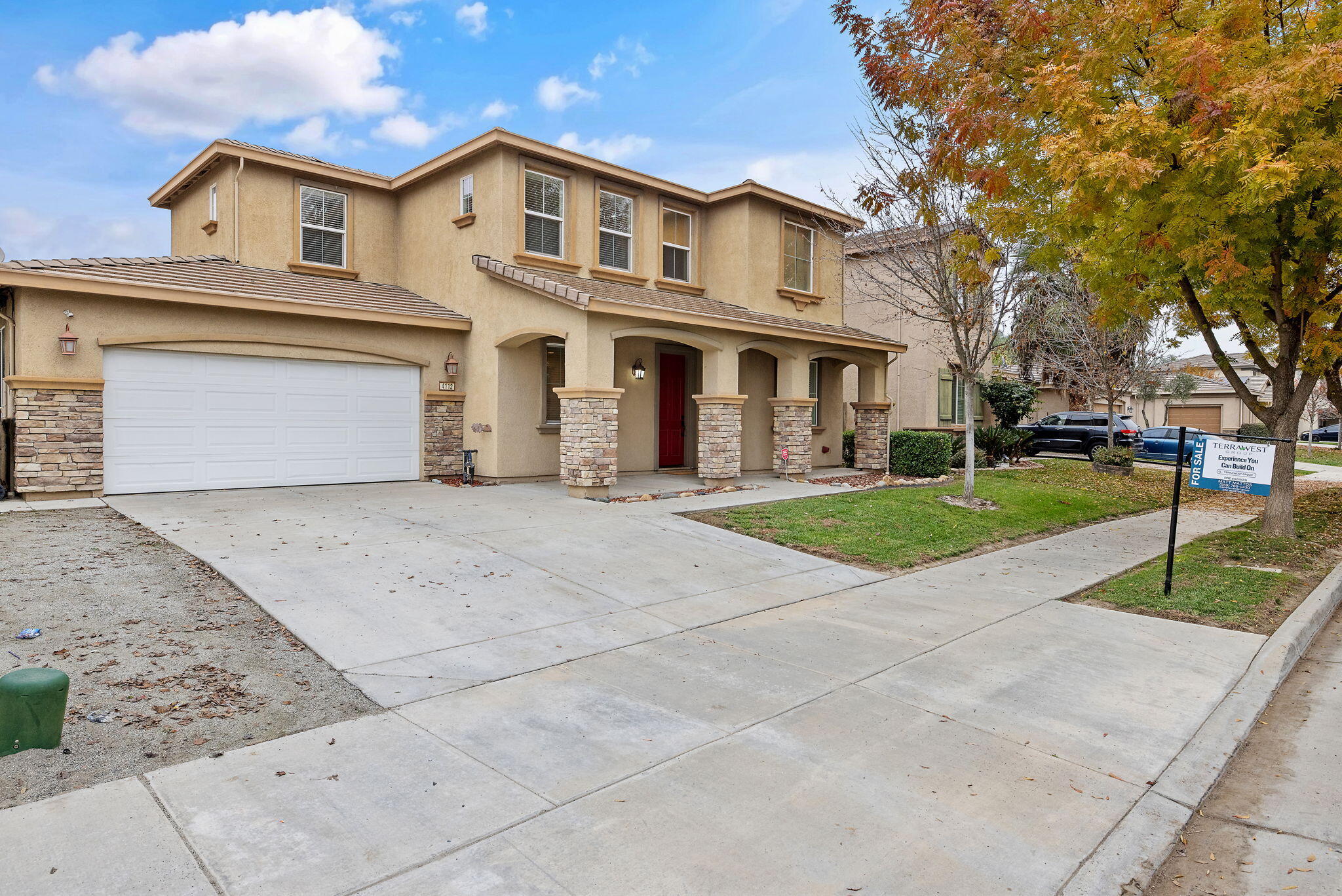 4112 W Clinton Ct, Visalia, CA 93291