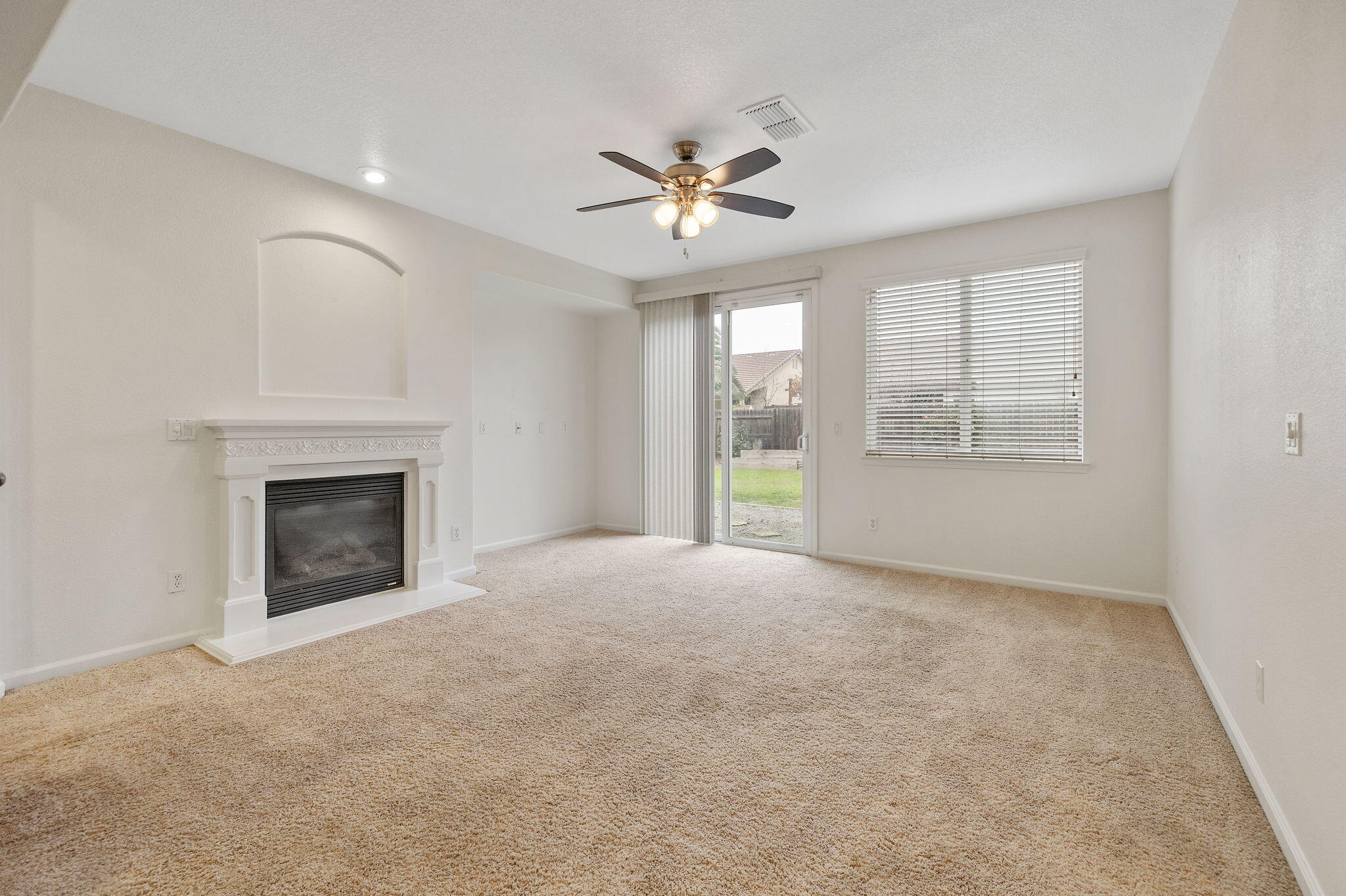 4112 W Clinton Ct, Visalia, CA 93291