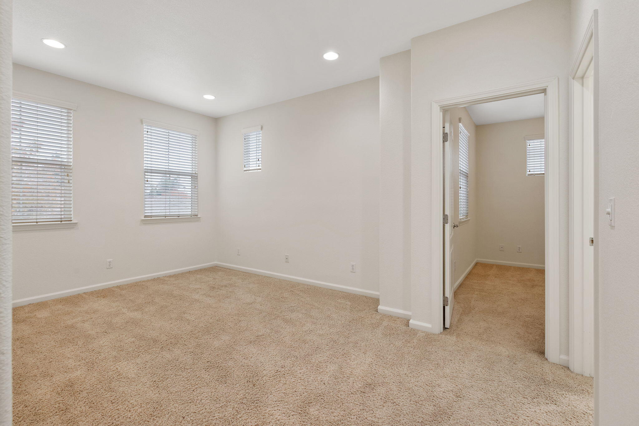 4112 W Clinton Ct, Visalia, CA 93291