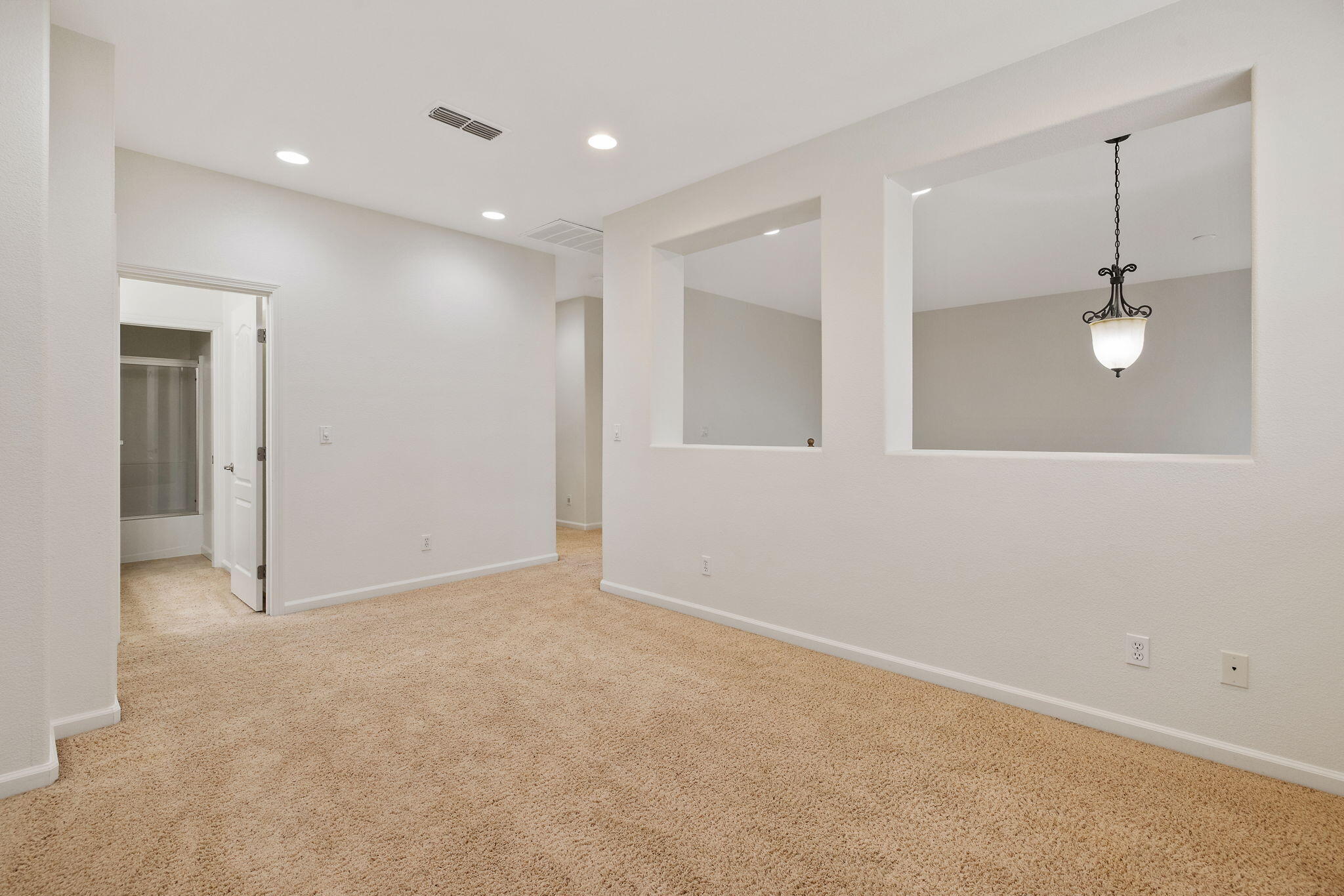 4112 W Clinton Ct, Visalia, CA 93291