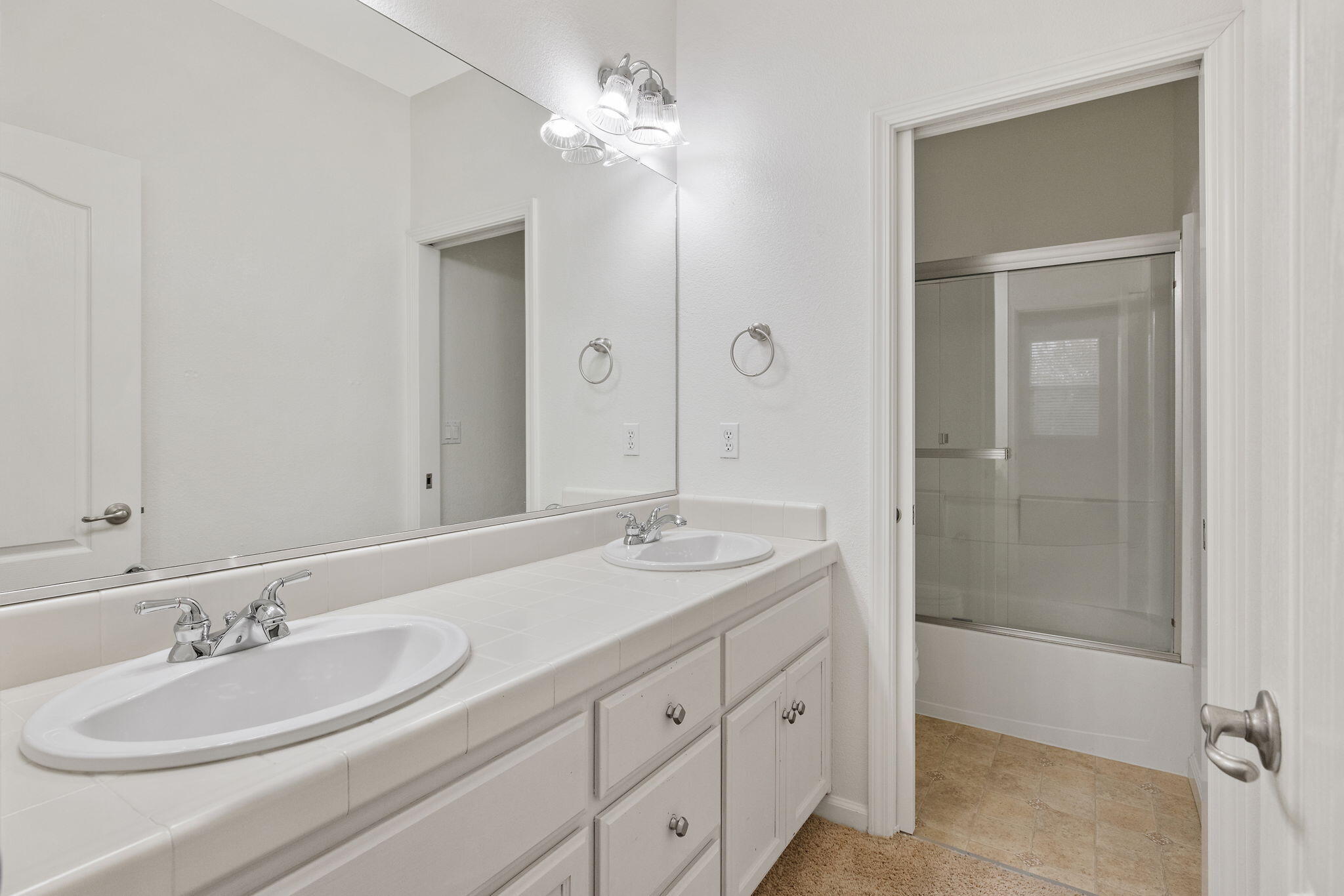 4112 W Clinton Ct, Visalia, CA 93291