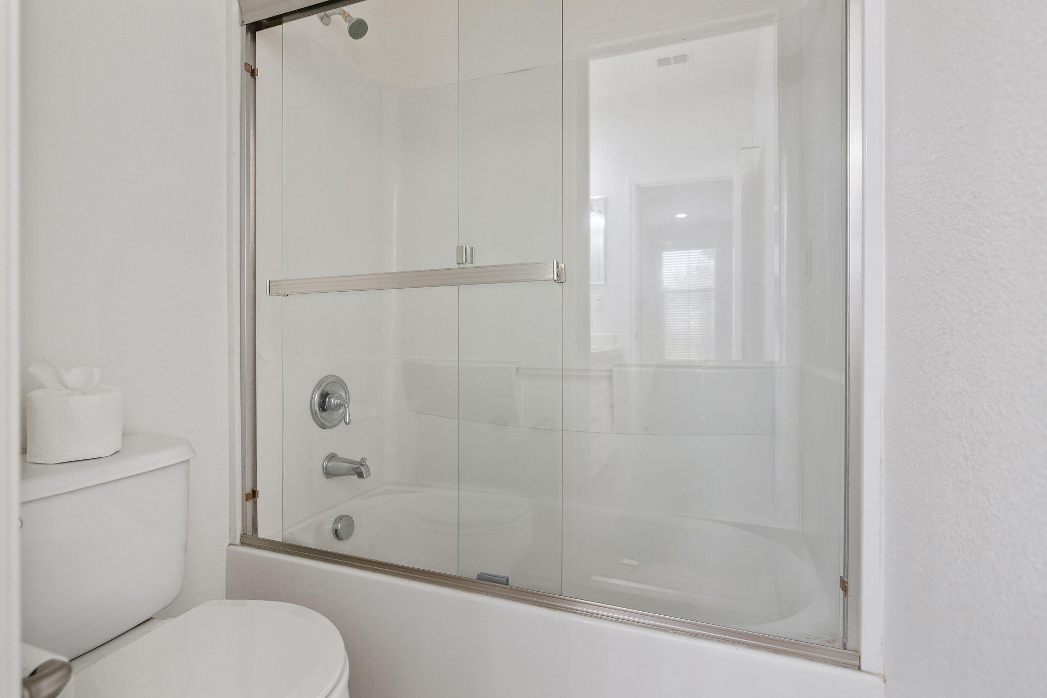 4112 W Clinton Ct, Visalia, CA 93291