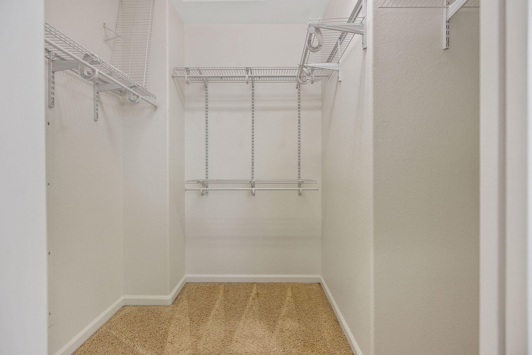 4112 W Clinton Ct, Visalia, CA 93291