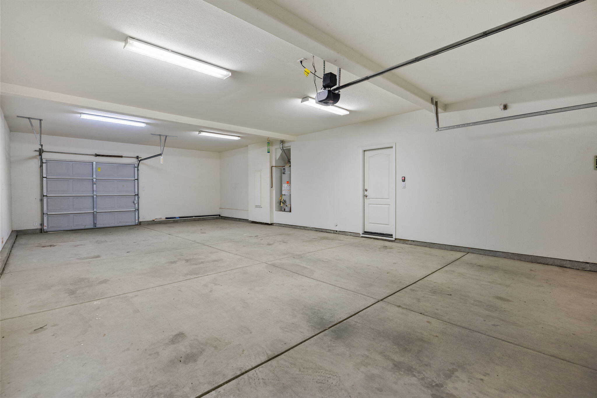 4112 W Clinton Ct, Visalia, CA 93291