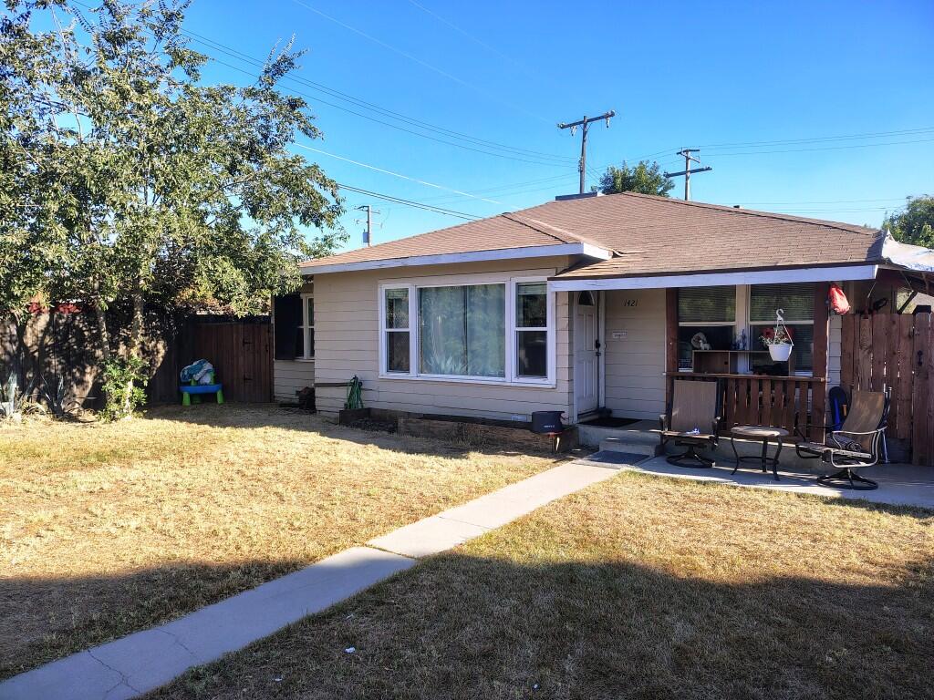 1421 W Oak Ave, Visalia, CA 93291