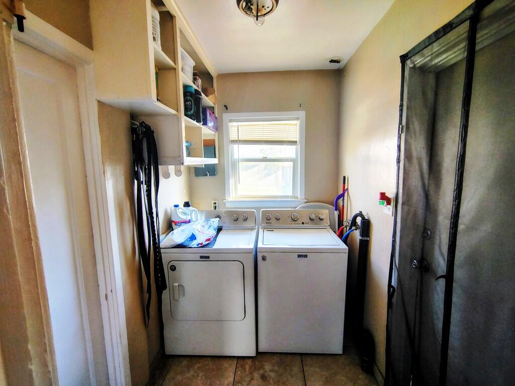 1421 W Oak Ave, Visalia, CA 93291