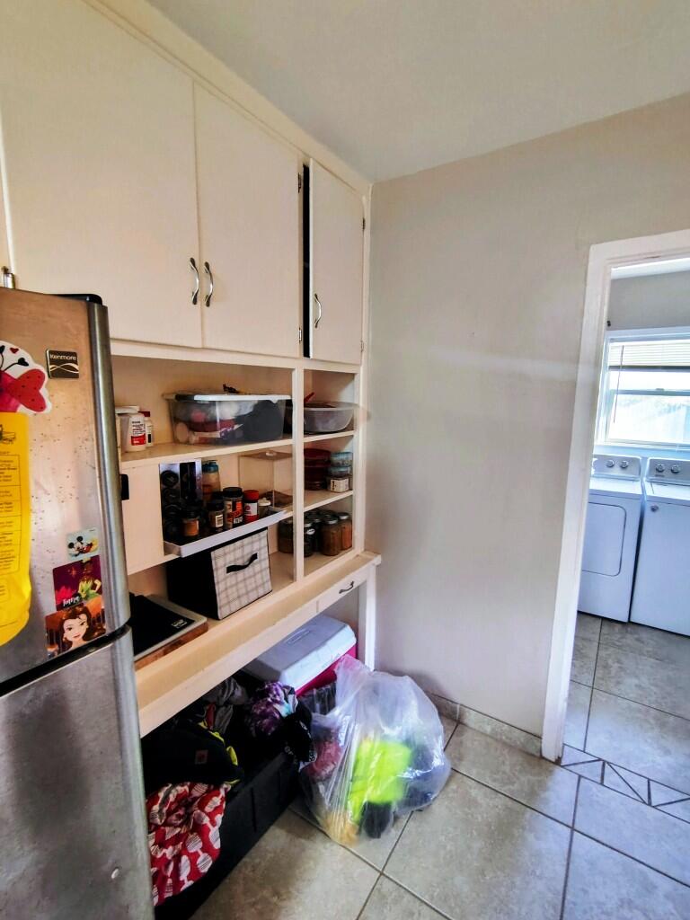 1421 W Oak Ave, Visalia, CA 93291