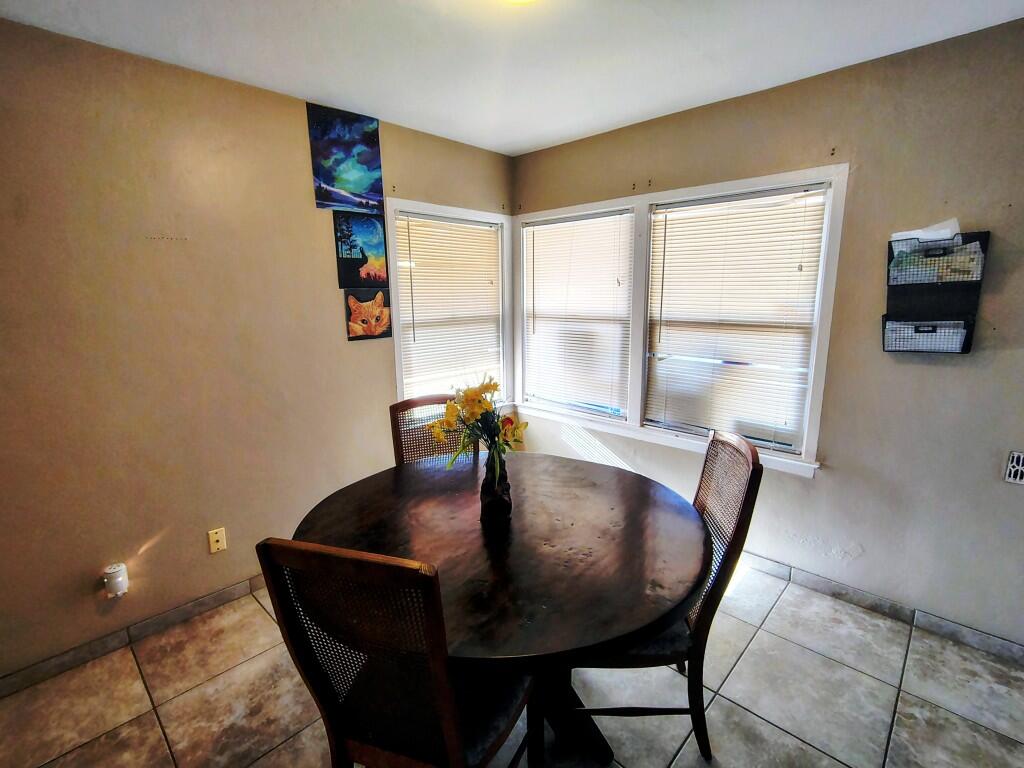 1421 W Oak Ave, Visalia, CA 93291