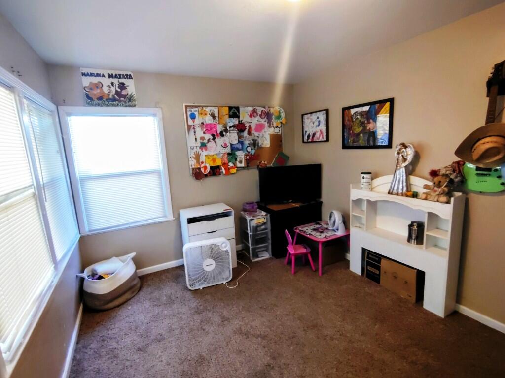 1421 W Oak Ave, Visalia, CA 93291