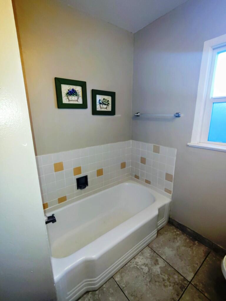 1421 W Oak Ave, Visalia, CA 93291