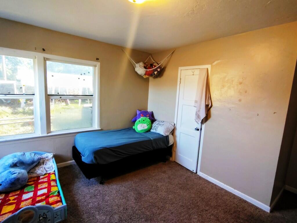 1421 W Oak Ave, Visalia, CA 93291