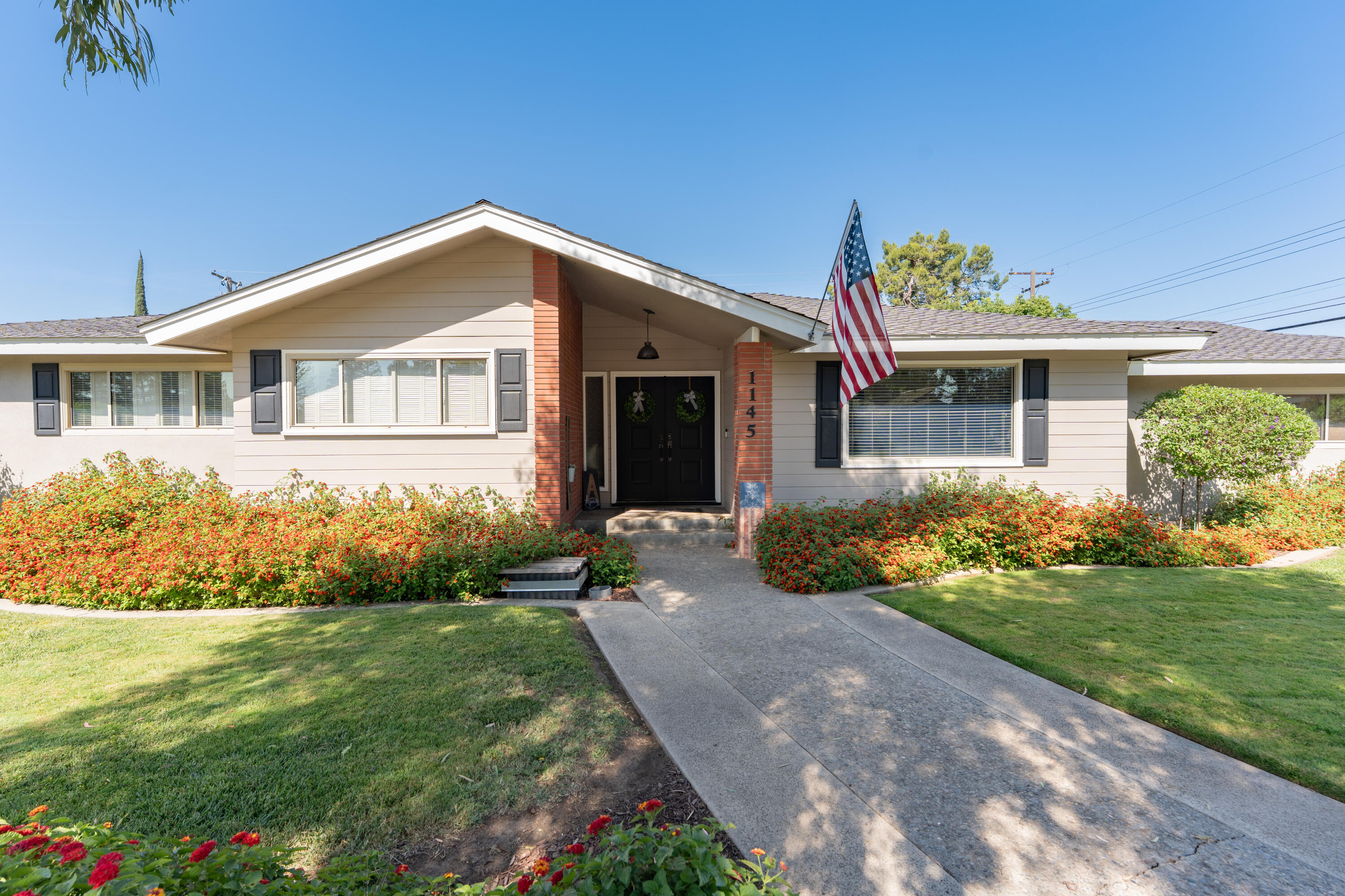 1145 N M St, Tulare, CA 93274