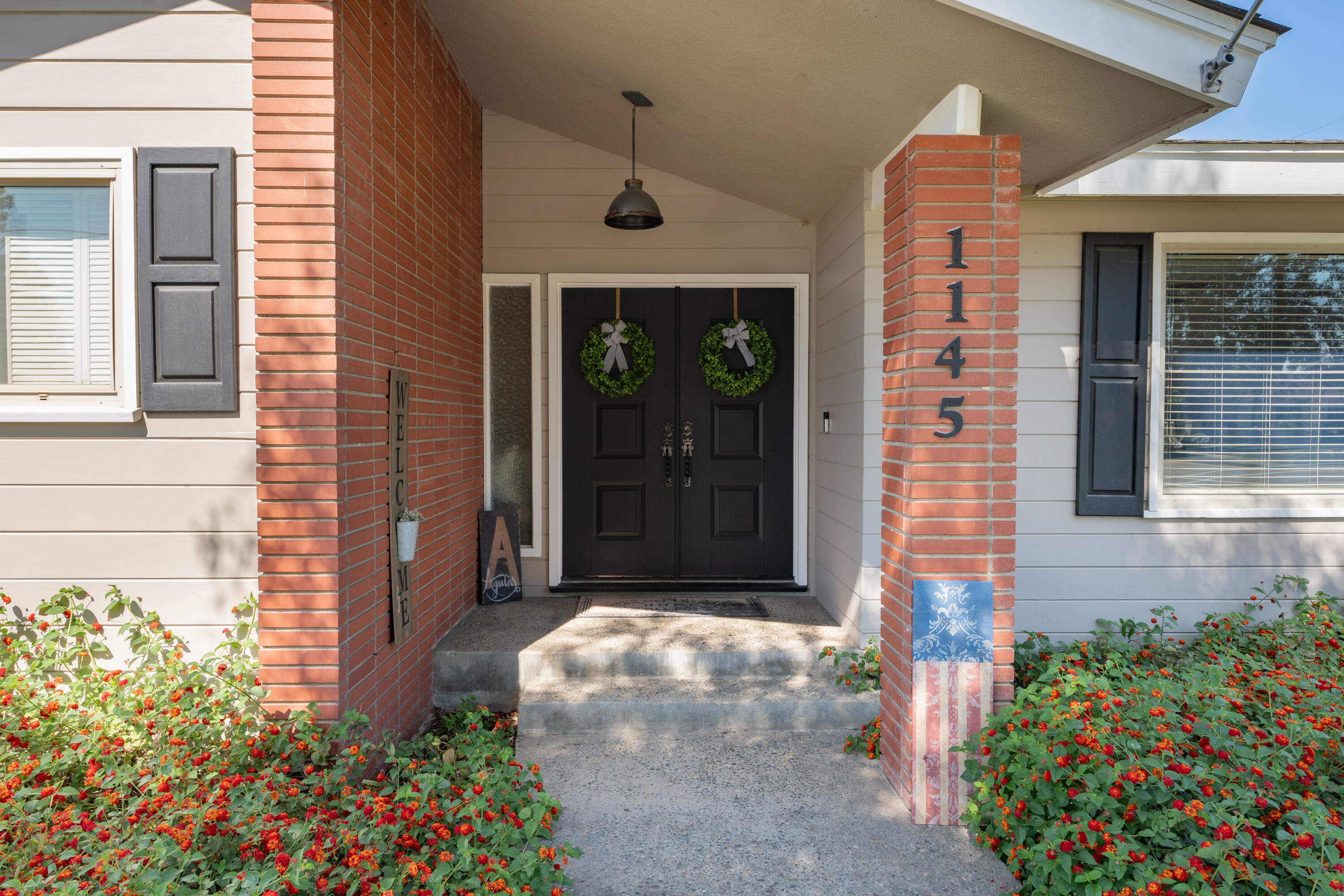 1145 N M St, Tulare, CA 93274