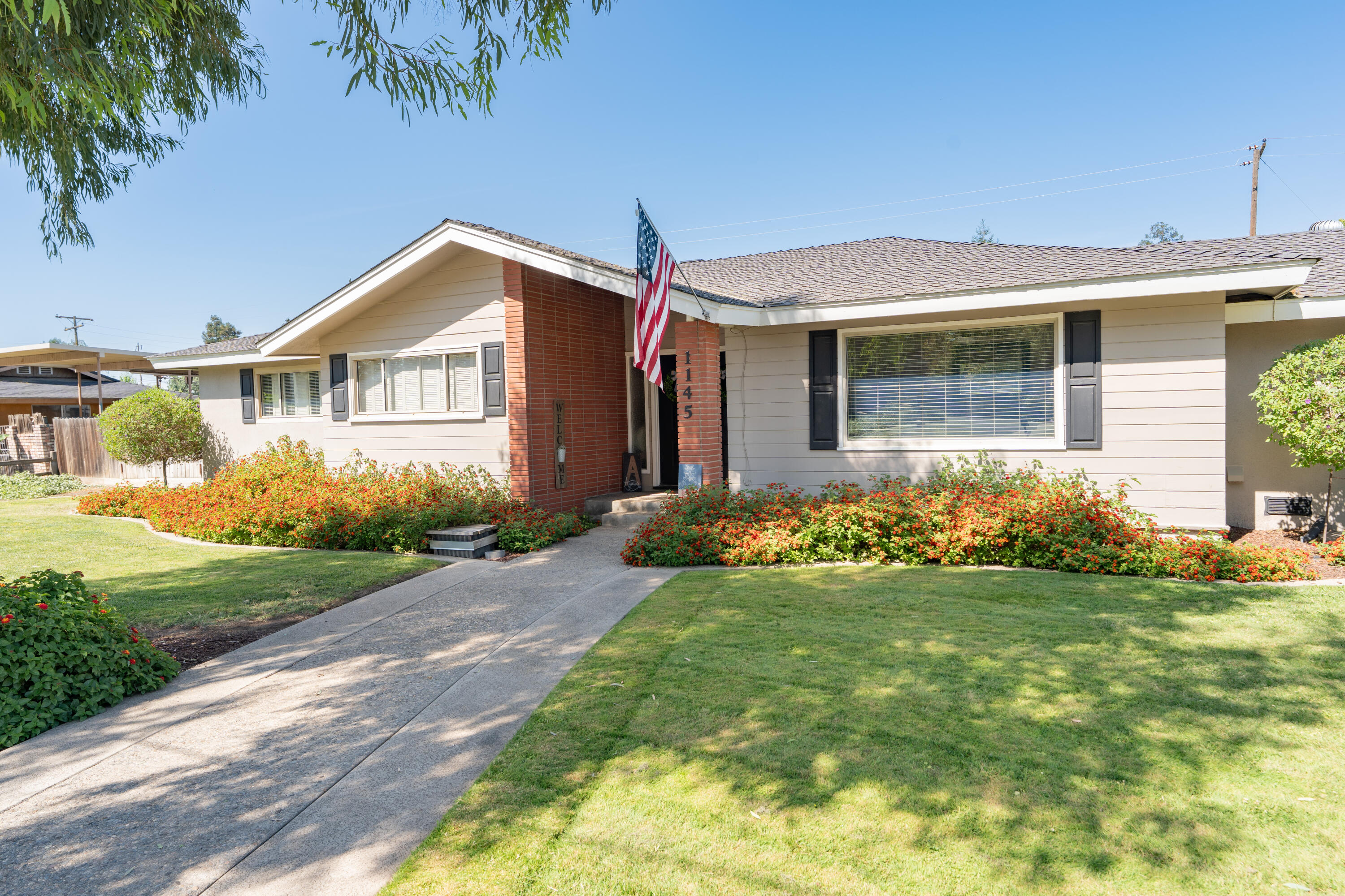 1145 N M St, Tulare, CA 93274