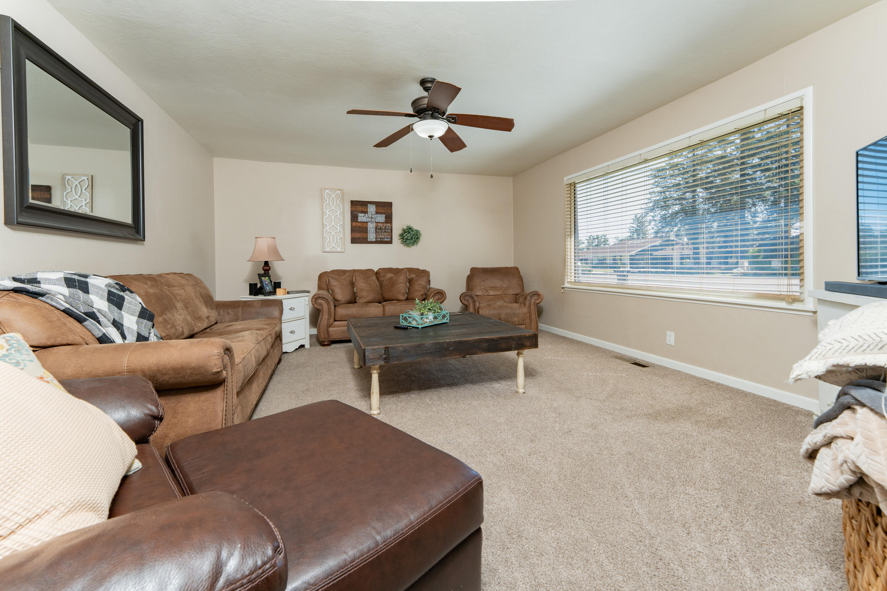 1145 N M St, Tulare, CA 93274