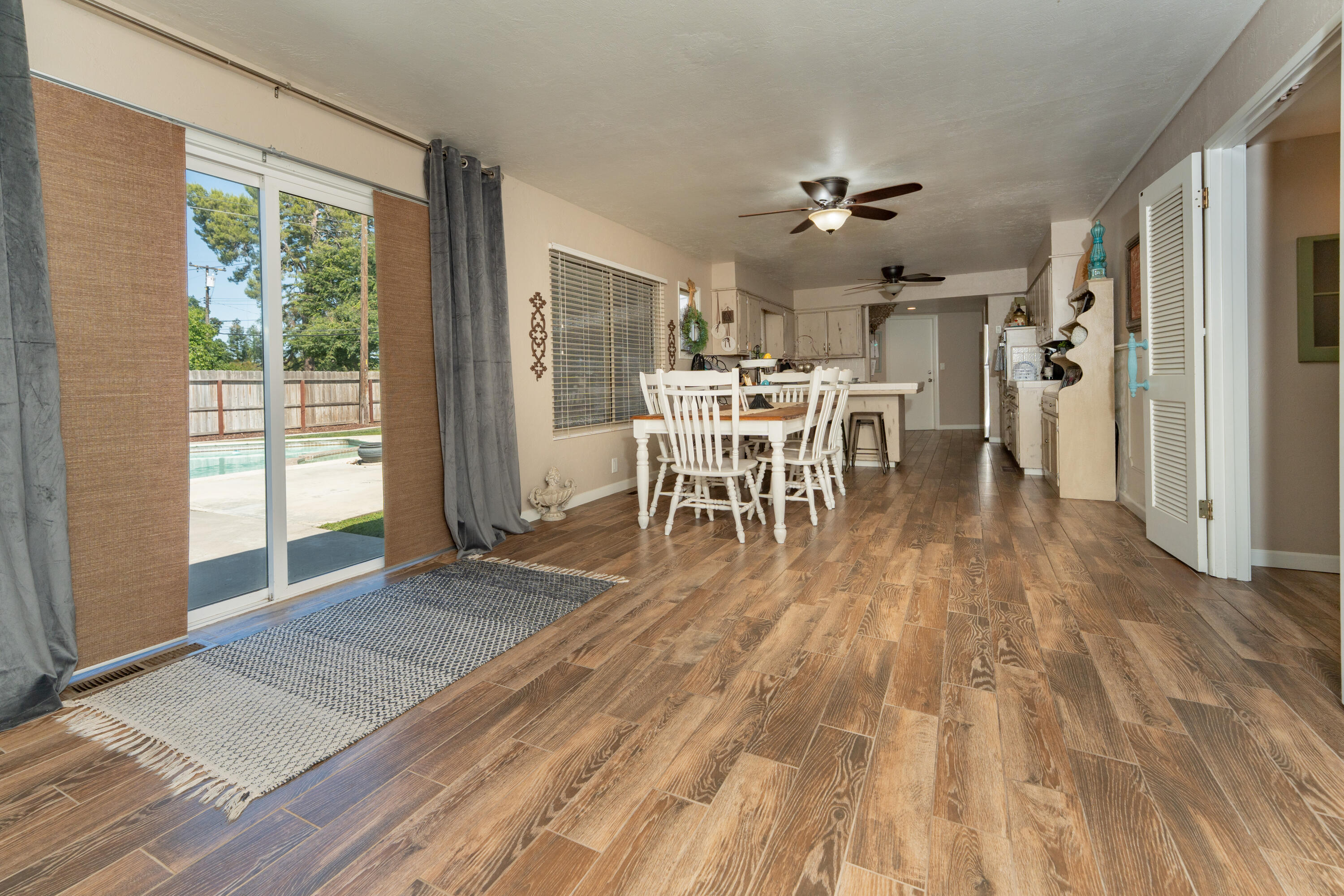 1145 N M St, Tulare, CA 93274