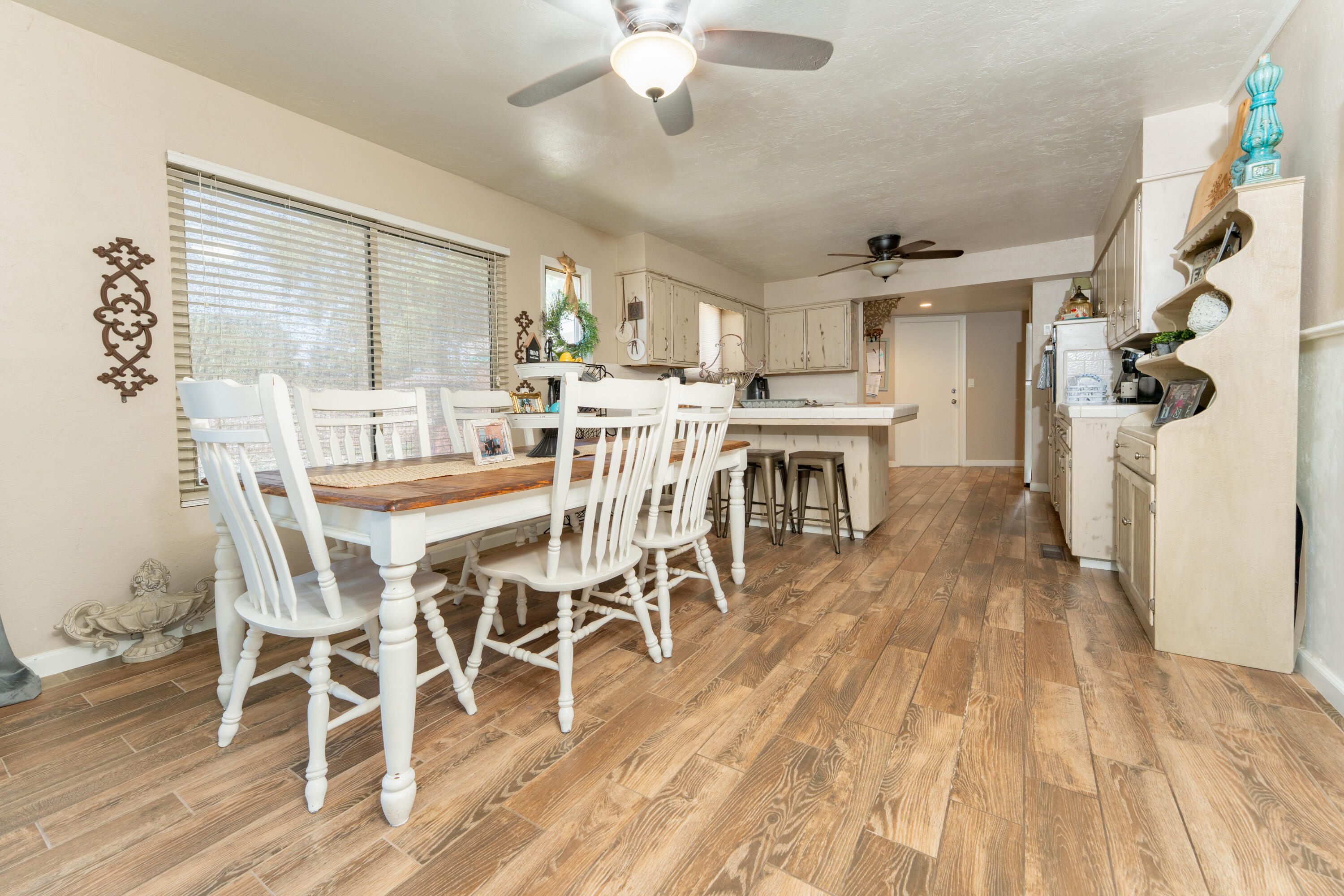 1145 N M St, Tulare, CA 93274