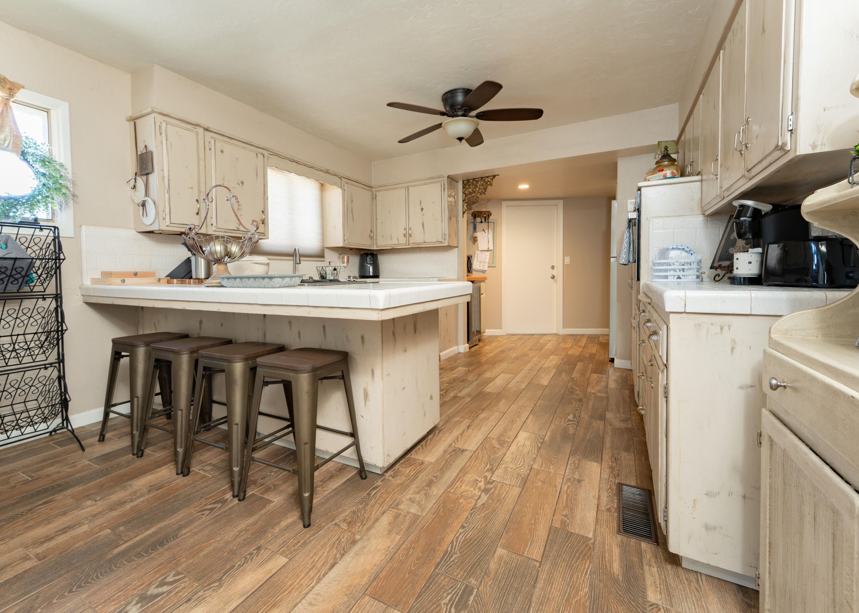 1145 N M St, Tulare, CA 93274