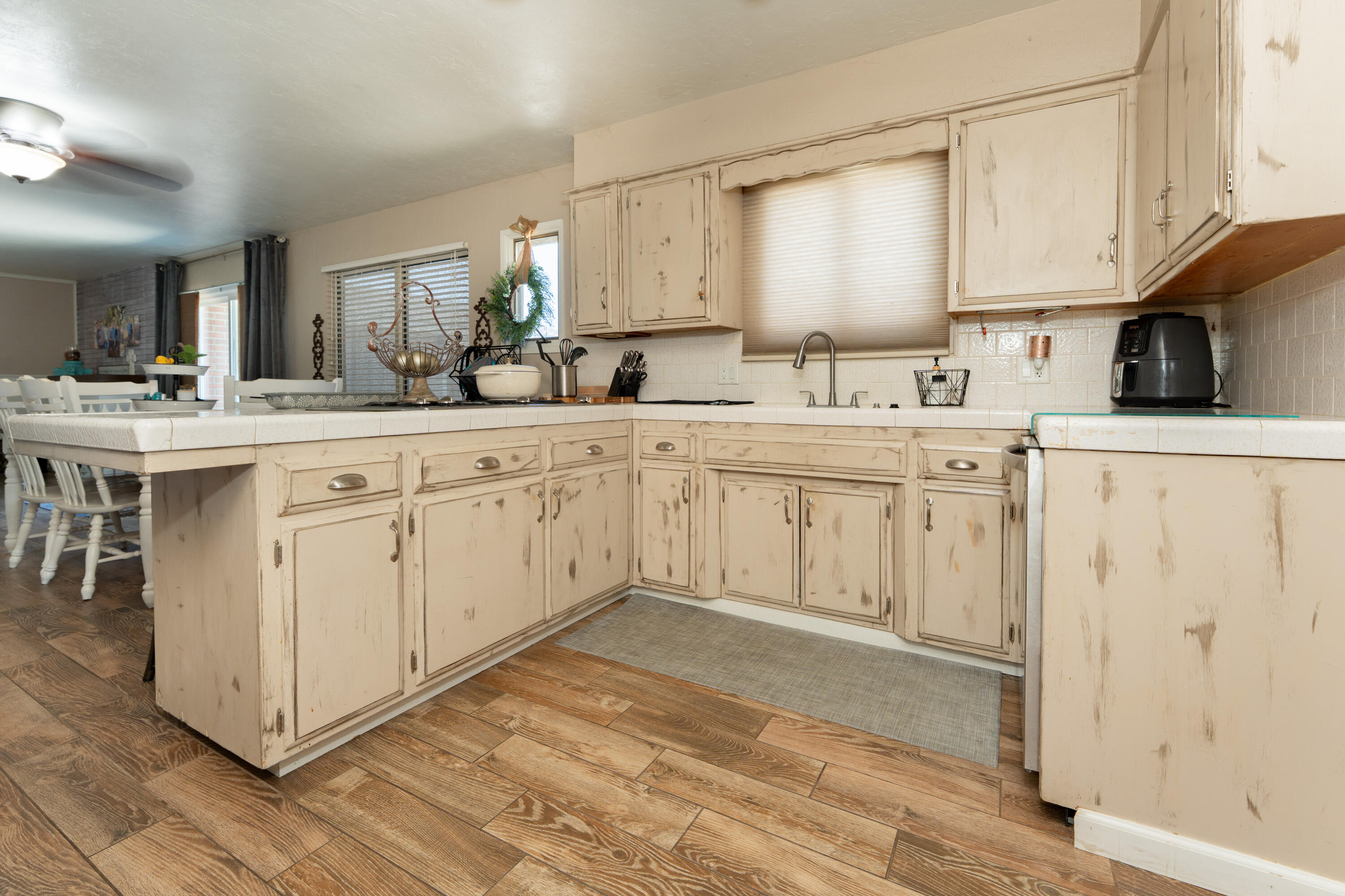 1145 N M St, Tulare, CA 93274