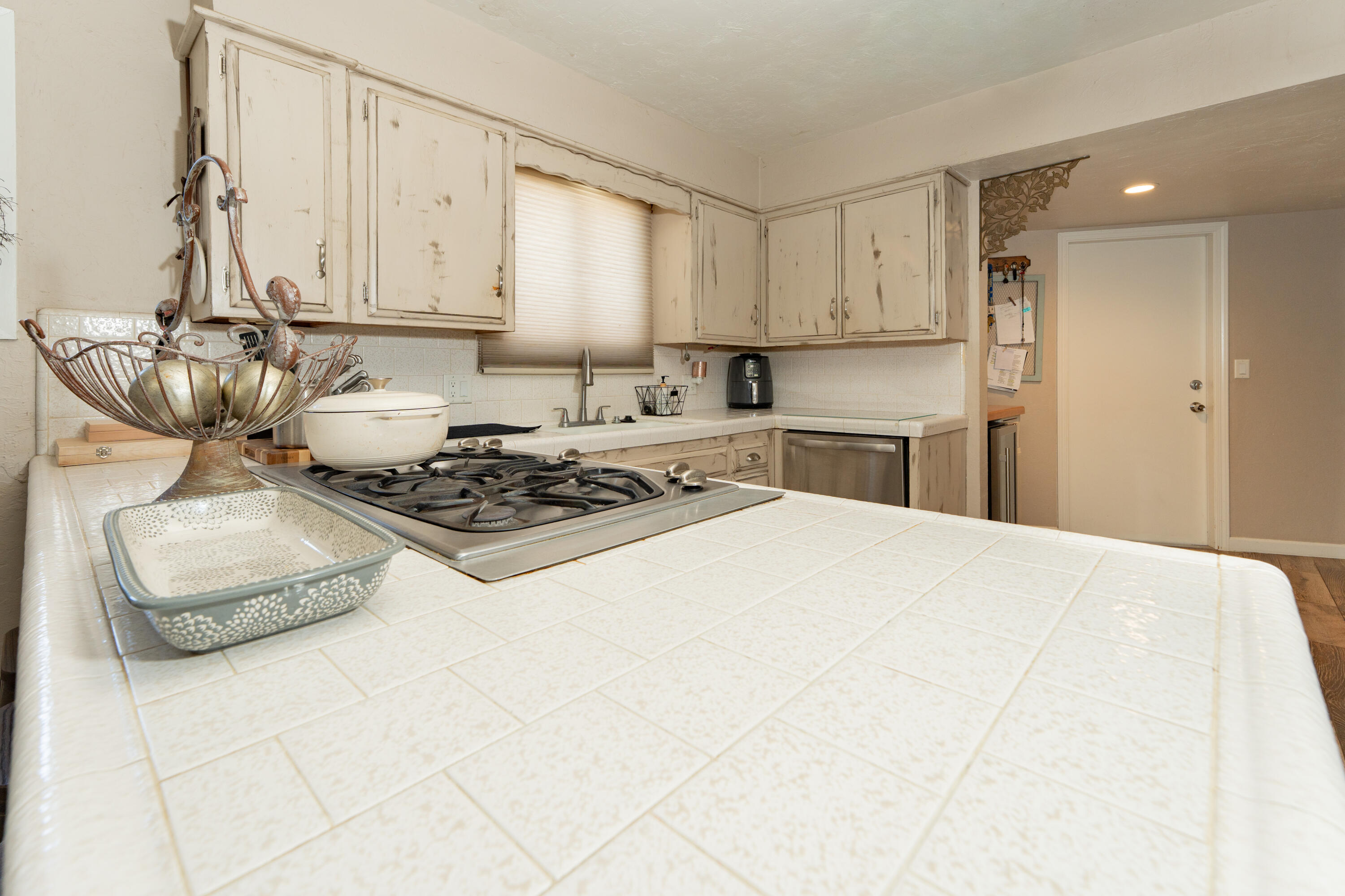 1145 N M St, Tulare, CA 93274